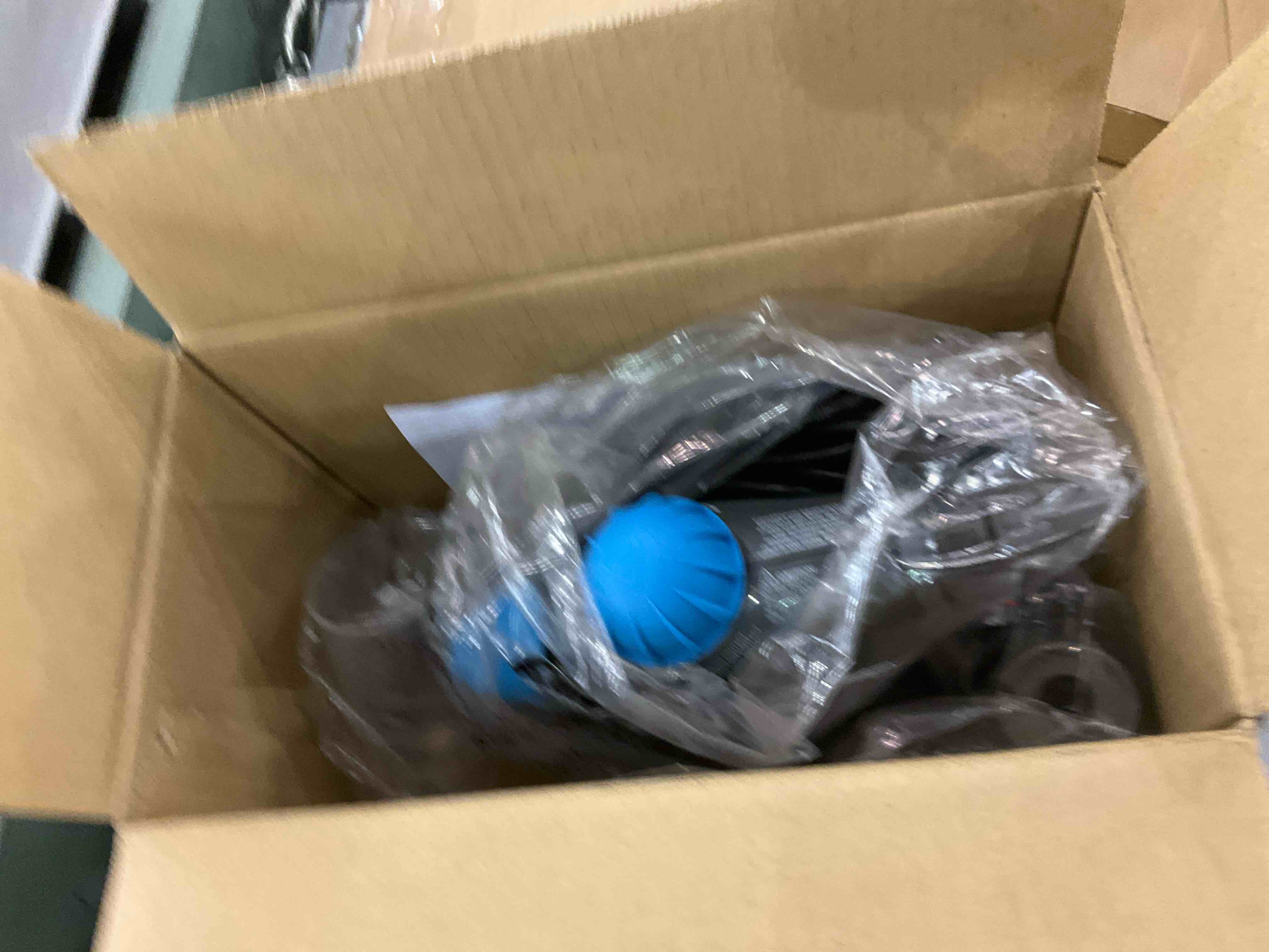 https://s3.amazonaws.com/lotting-images-prod/bidfta/EXS00904628_1699451494406.jpeg