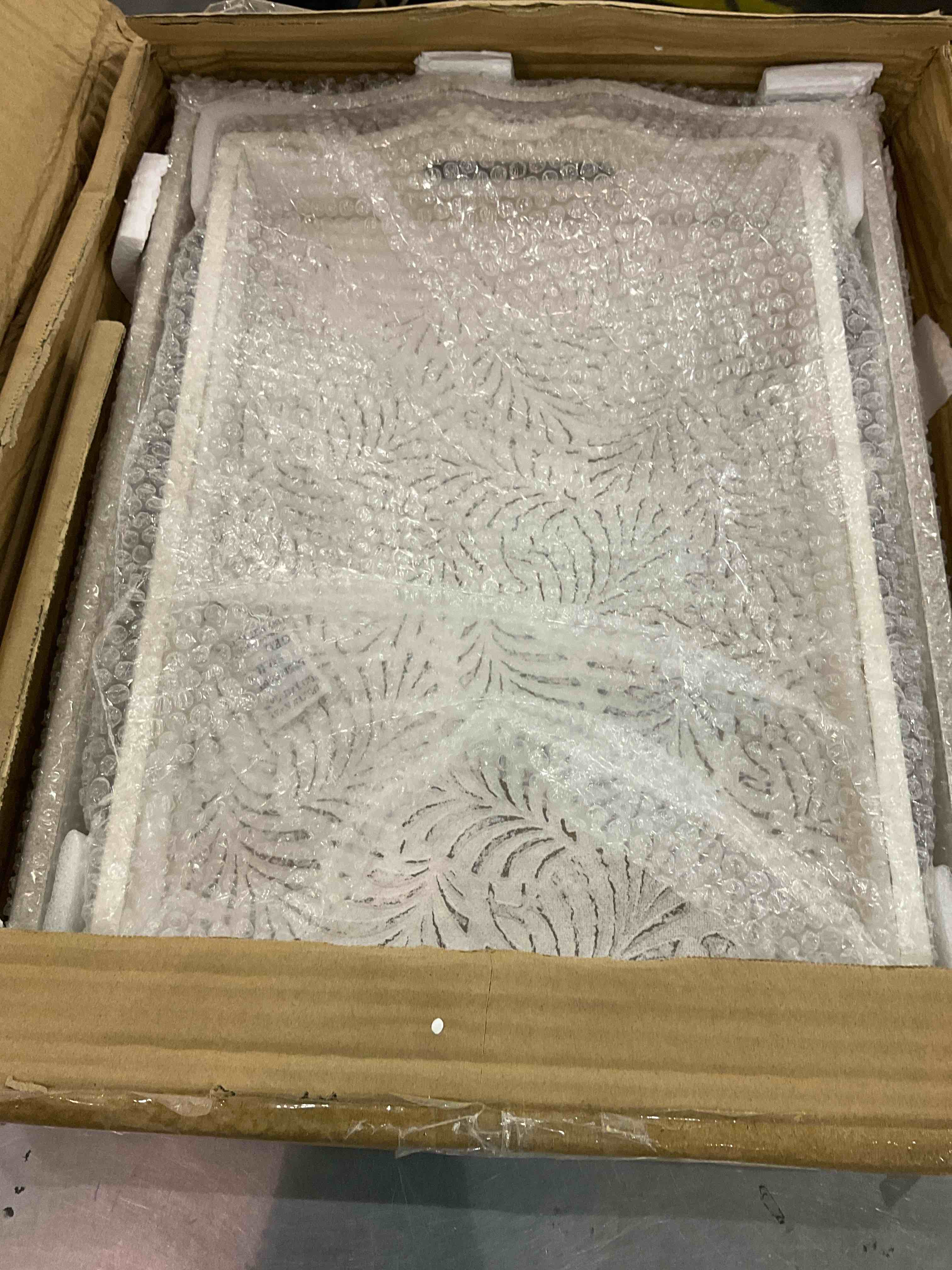 https://s3.amazonaws.com/lotting-images-prod/bidfta/EXS00905366_1699621964458.jpeg