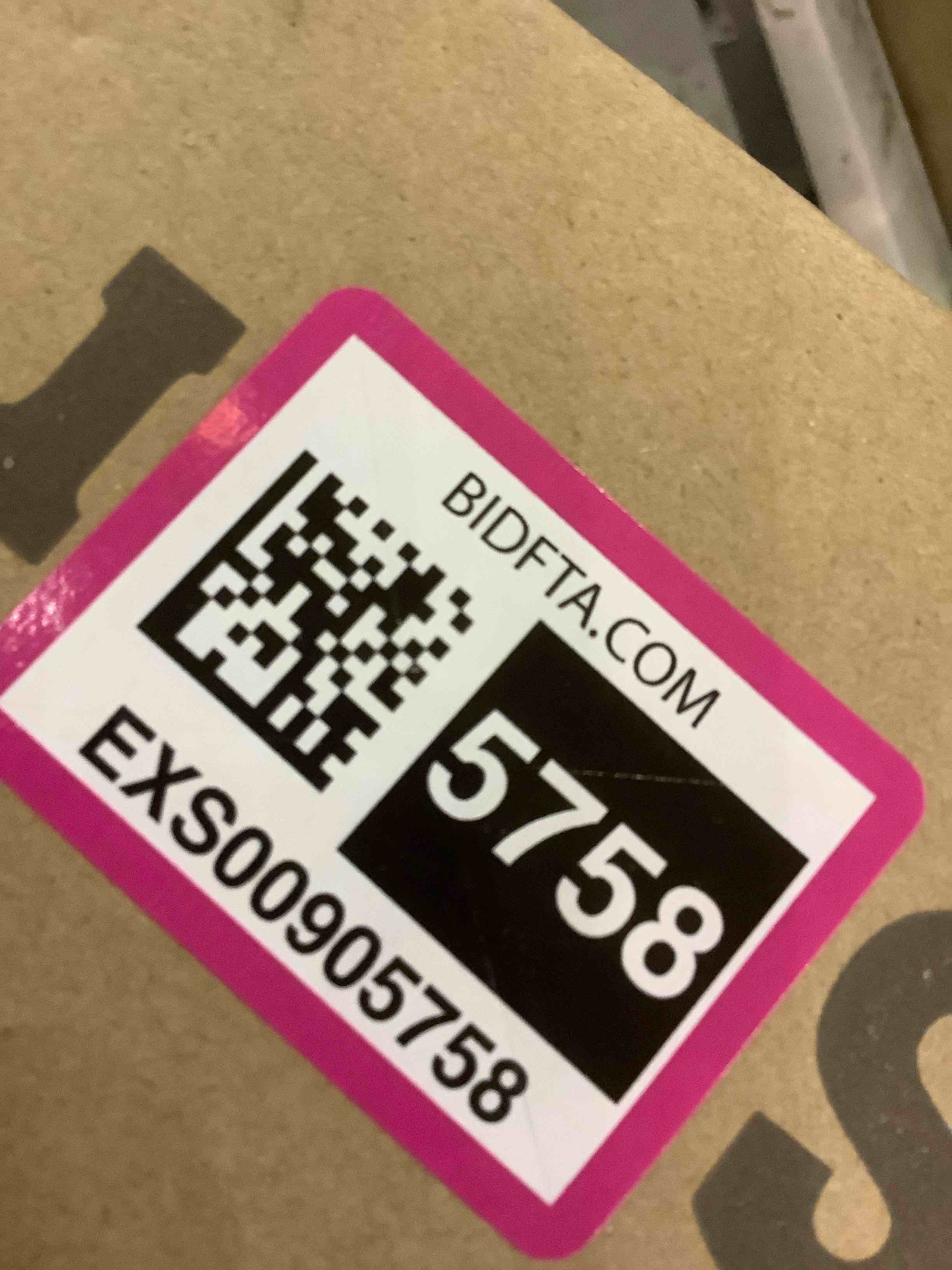 https://s3.amazonaws.com/lotting-images-prod/bidfta/EXS00905758_1699367605172.jpeg