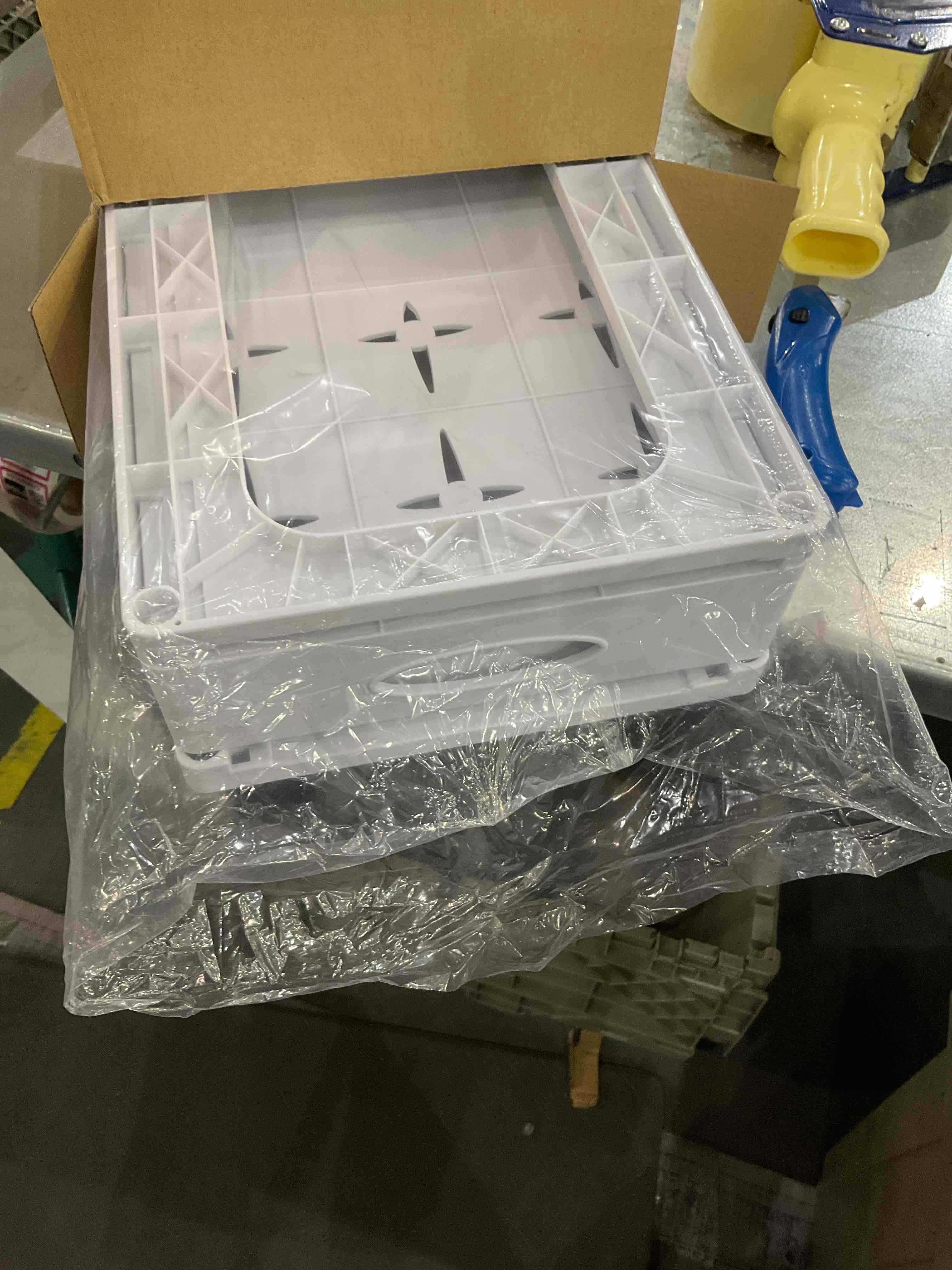 https://s3.amazonaws.com/lotting-images-prod/bidfta/EXS00907084_1701177597747.jpeg