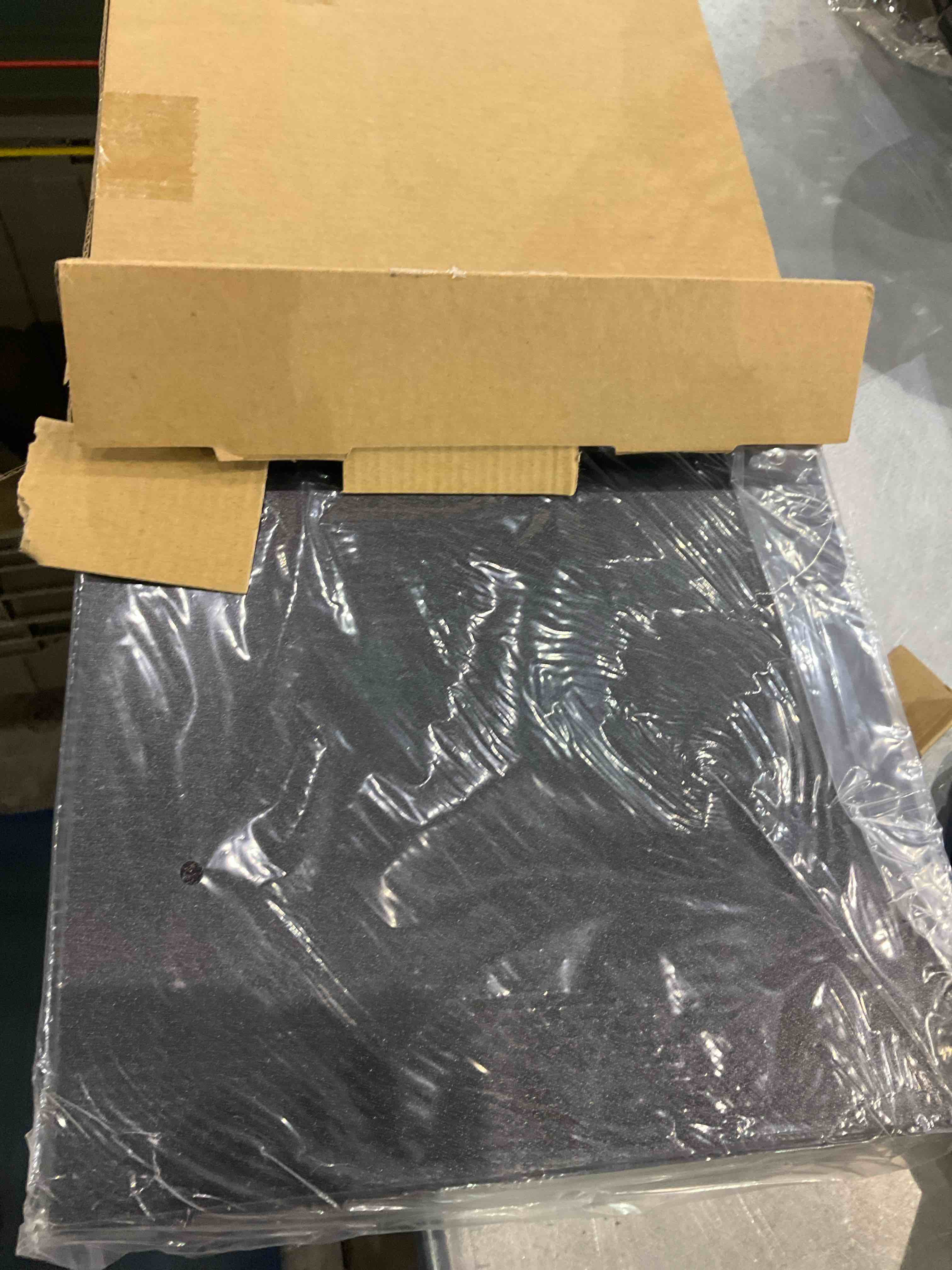 https://s3.amazonaws.com/lotting-images-prod/bidfta/EXS00907390_1701434032282.jpeg