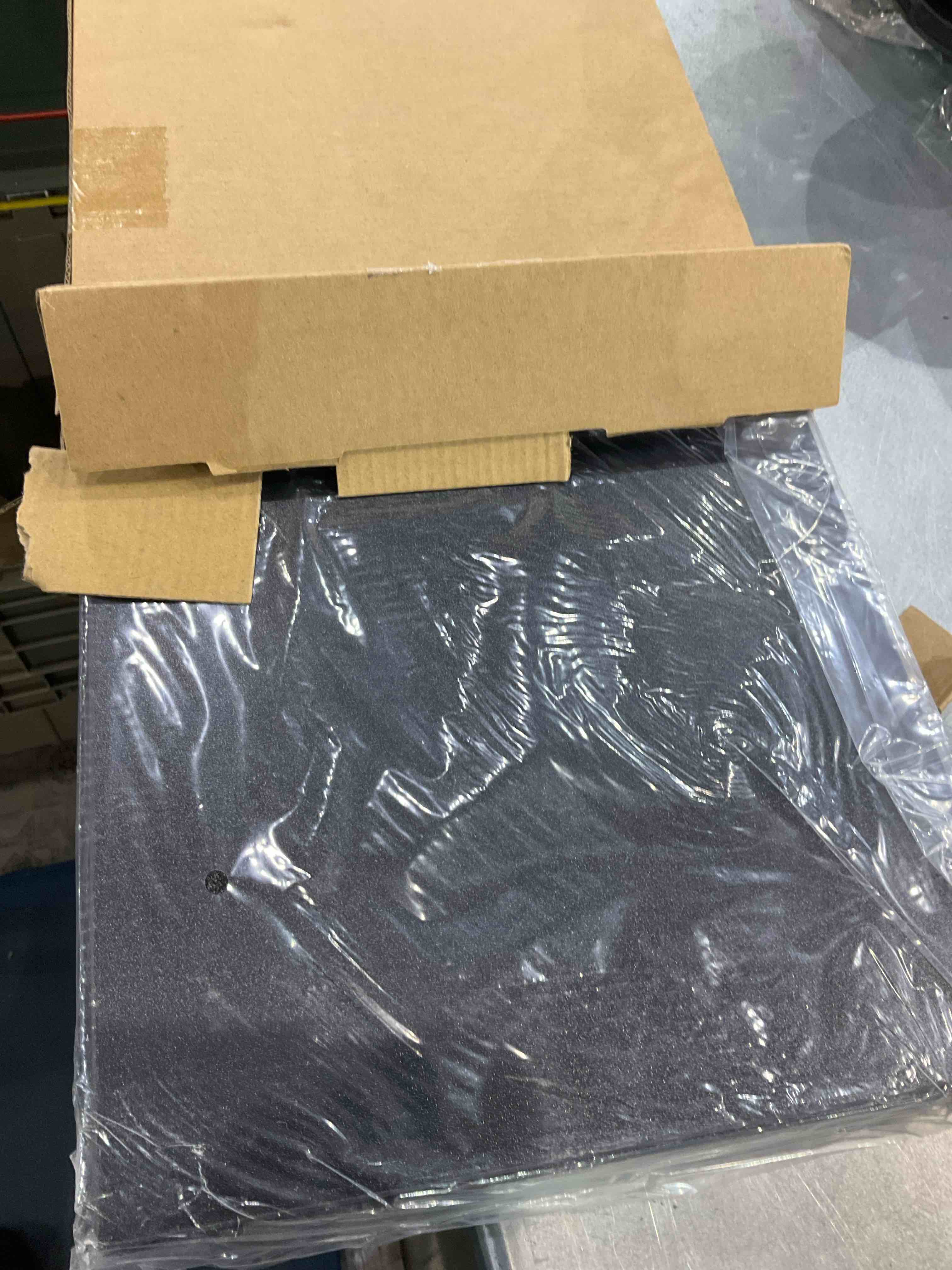 https://s3.amazonaws.com/lotting-images-prod/bidfta/EXS00907390_1701434034592.jpeg