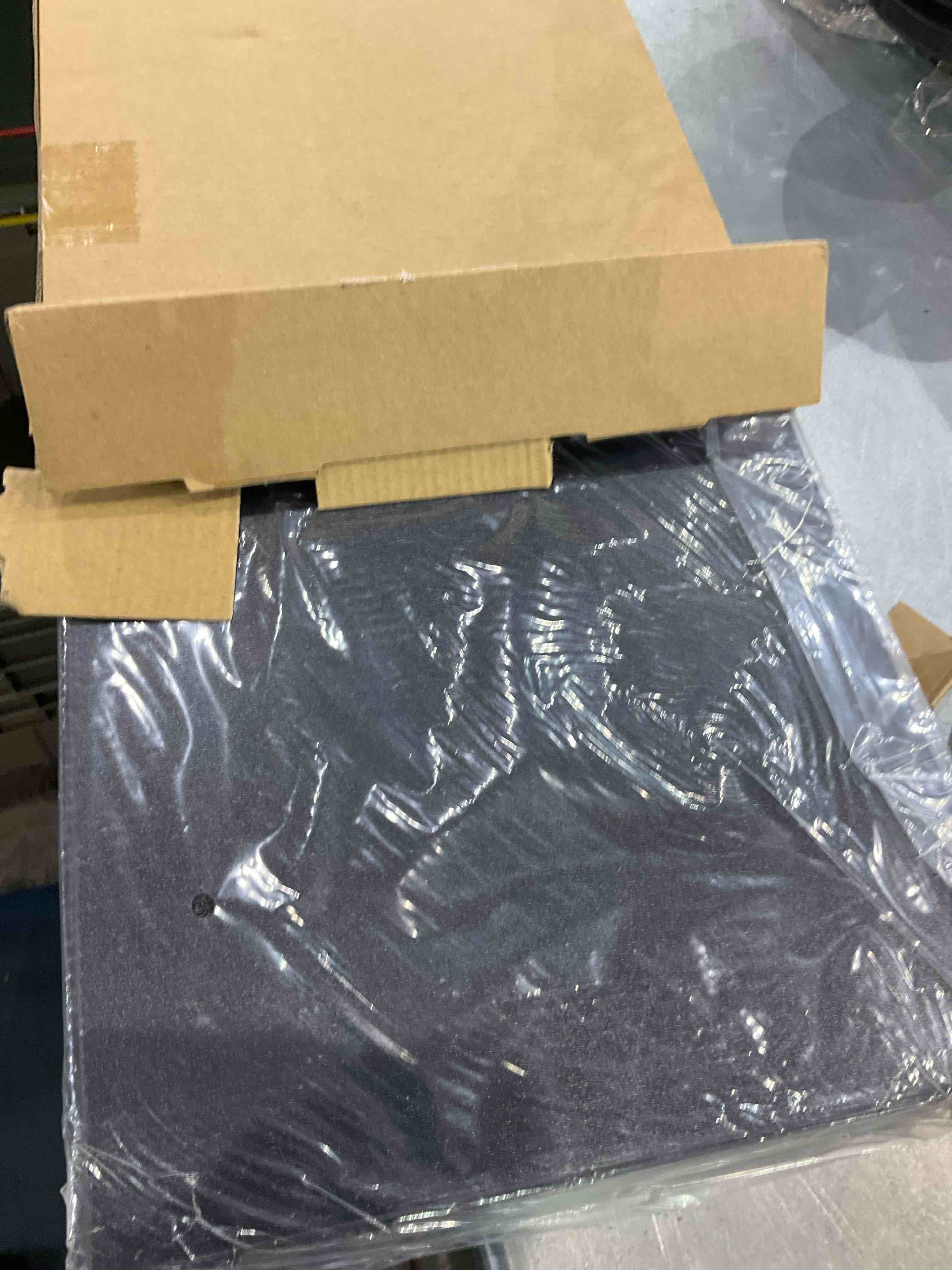 https://s3.amazonaws.com/lotting-images-prod/bidfta/EXS00907390_1701434035690.jpeg
