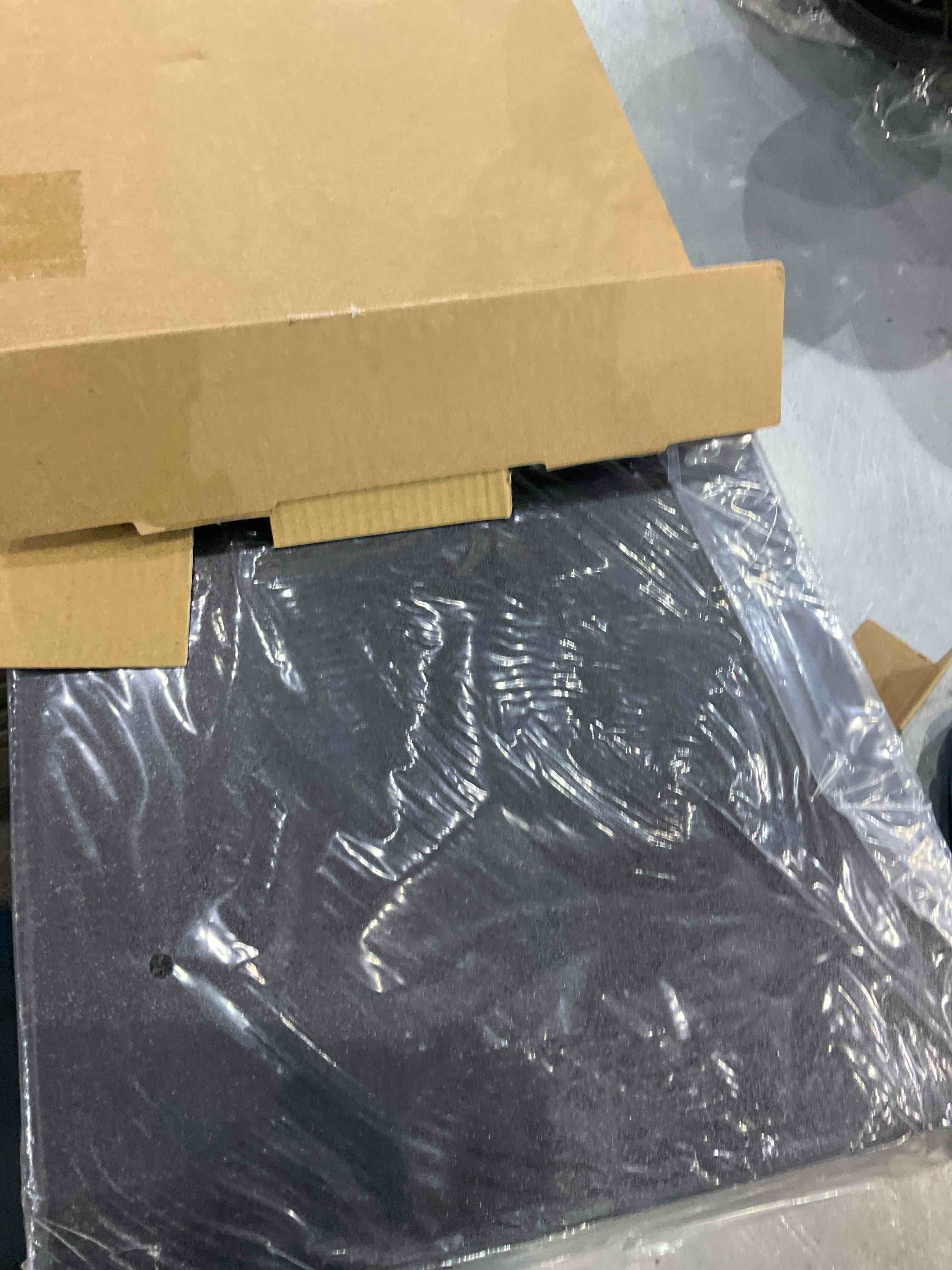 https://s3.amazonaws.com/lotting-images-prod/bidfta/EXS00907390_1701434036637.jpeg