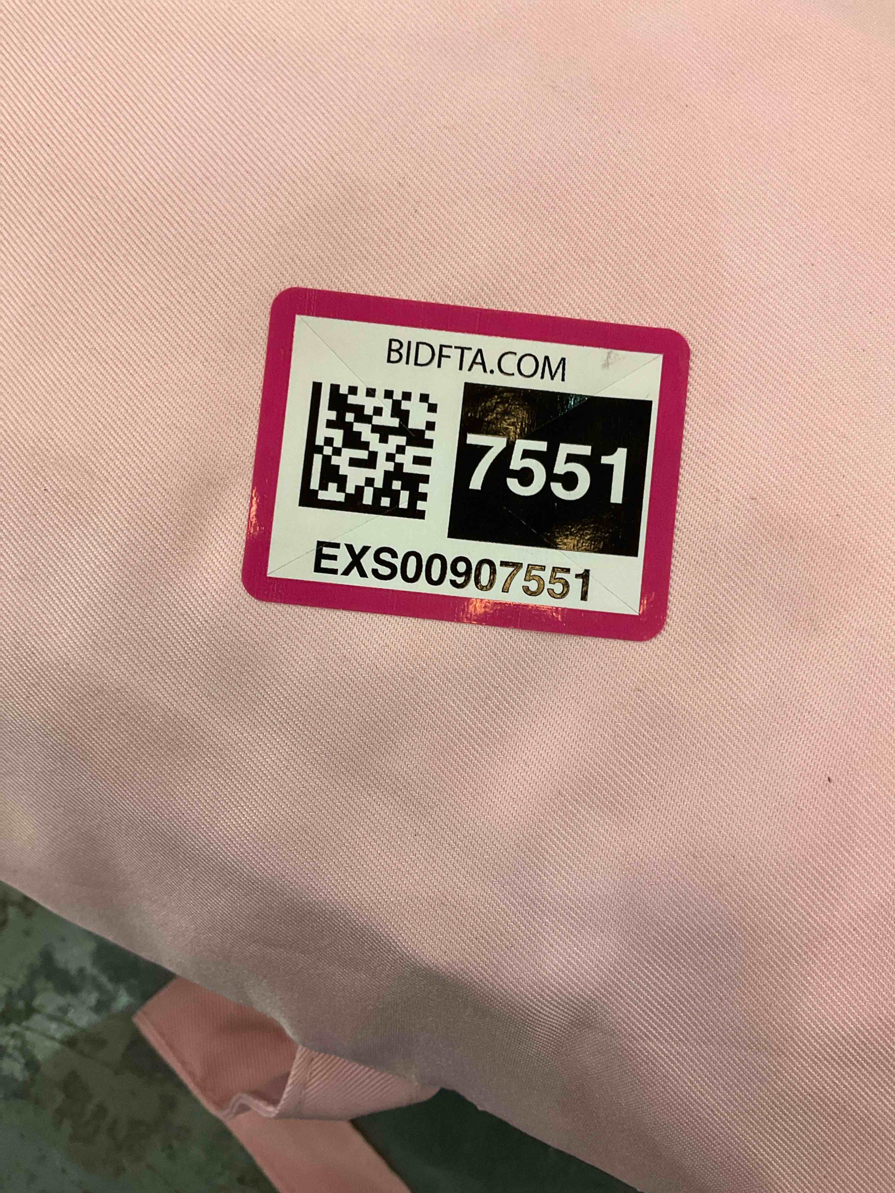 https://s3.amazonaws.com/lotting-images-prod/bidfta/EXS00907551_1699379610757.jpeg