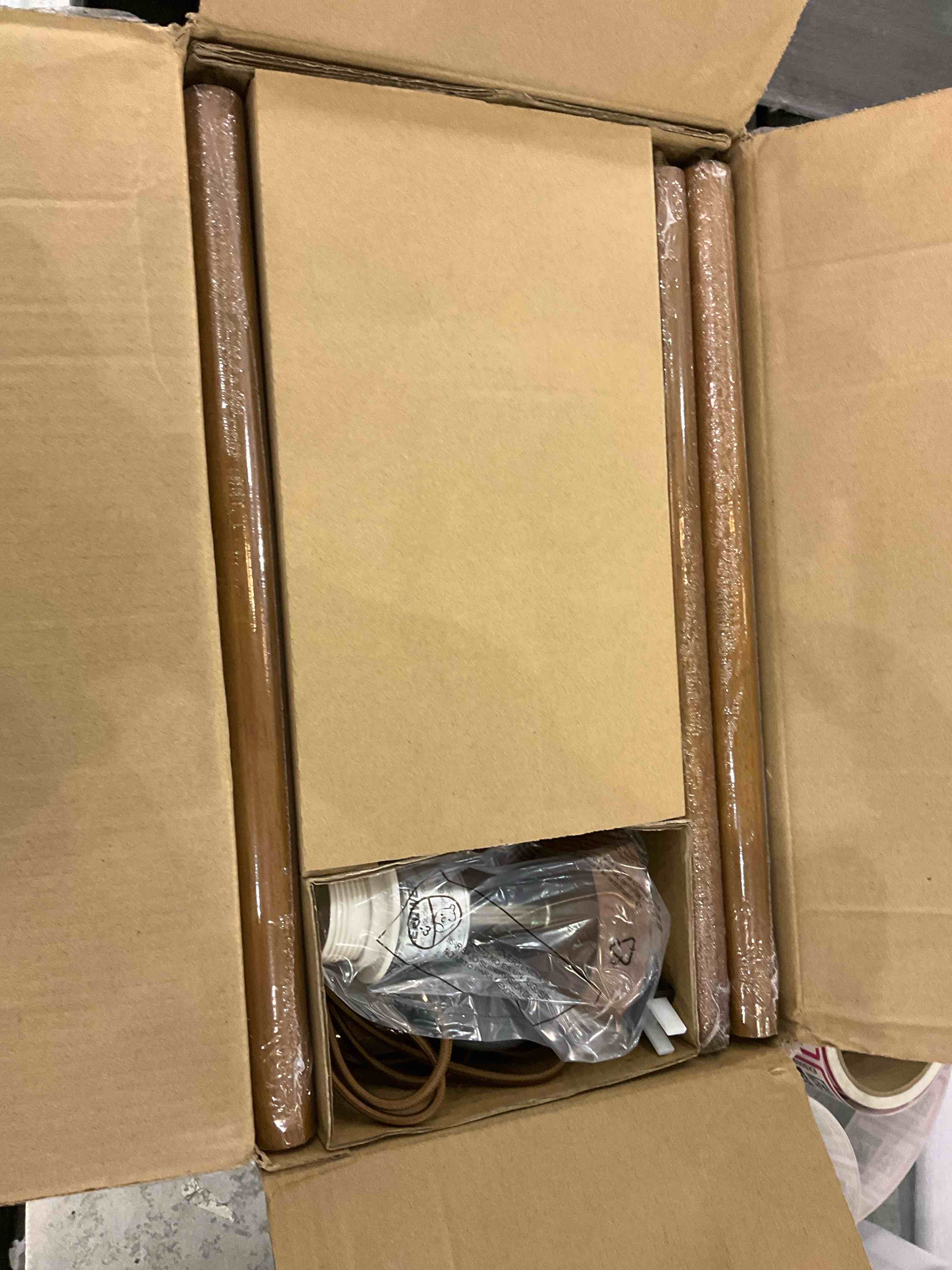 https://s3.amazonaws.com/lotting-images-prod/bidfta/EXS00907726_1699631014507.jpeg