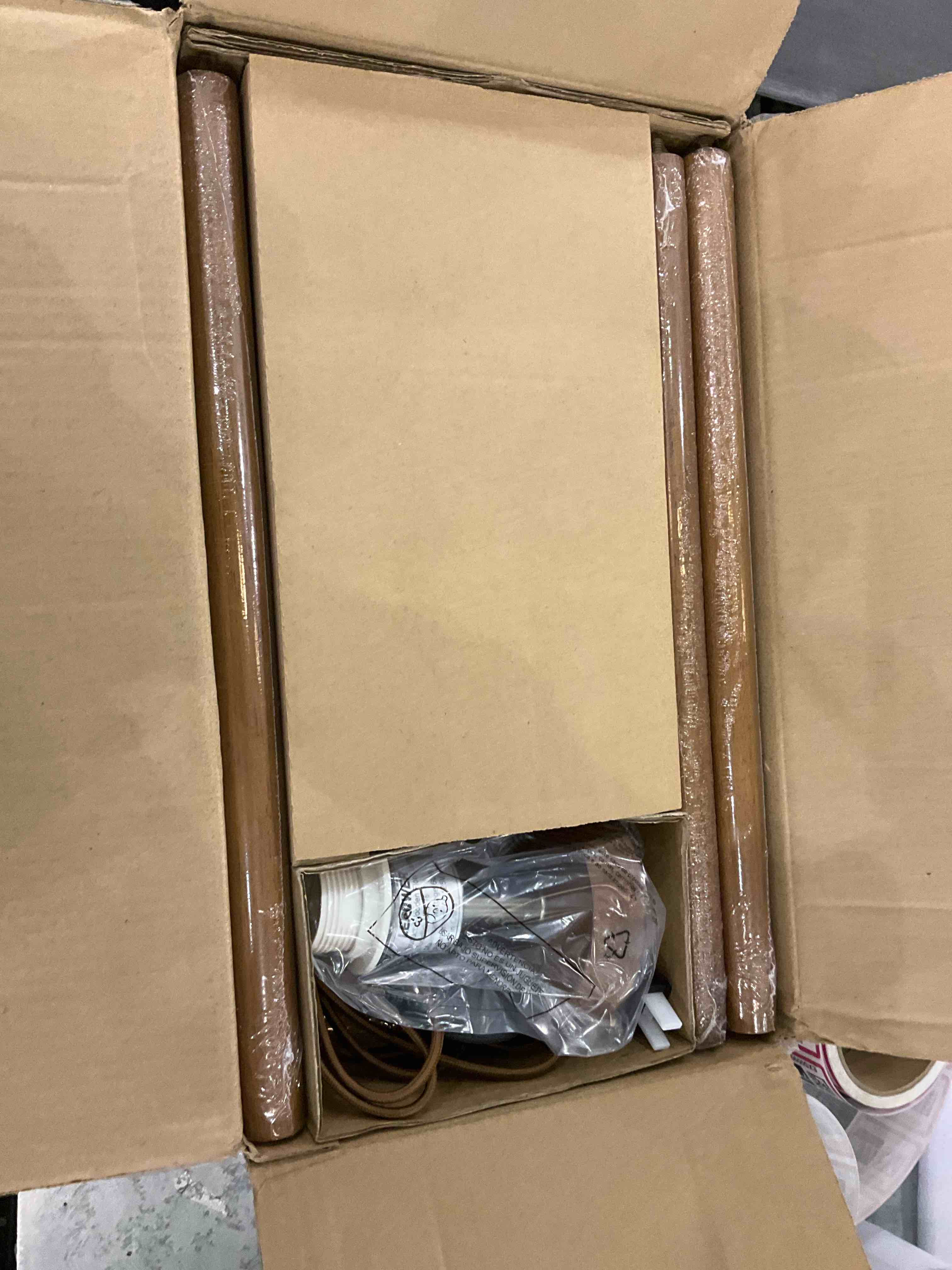 https://s3.amazonaws.com/lotting-images-prod/bidfta/EXS00907726_1699631015553.jpeg