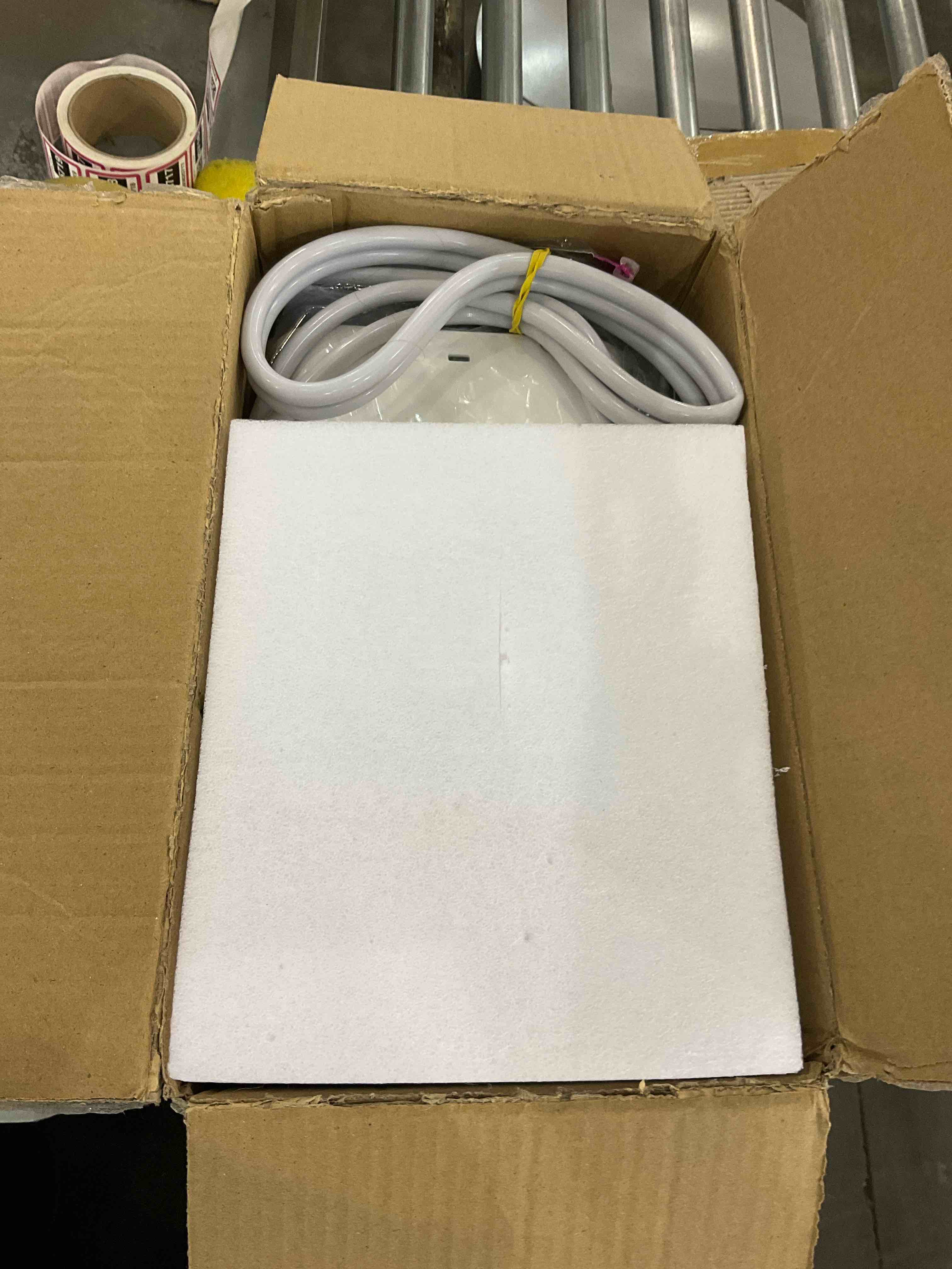 https://s3.amazonaws.com/lotting-images-prod/bidfta/EXS00909092_1699976621161.jpeg