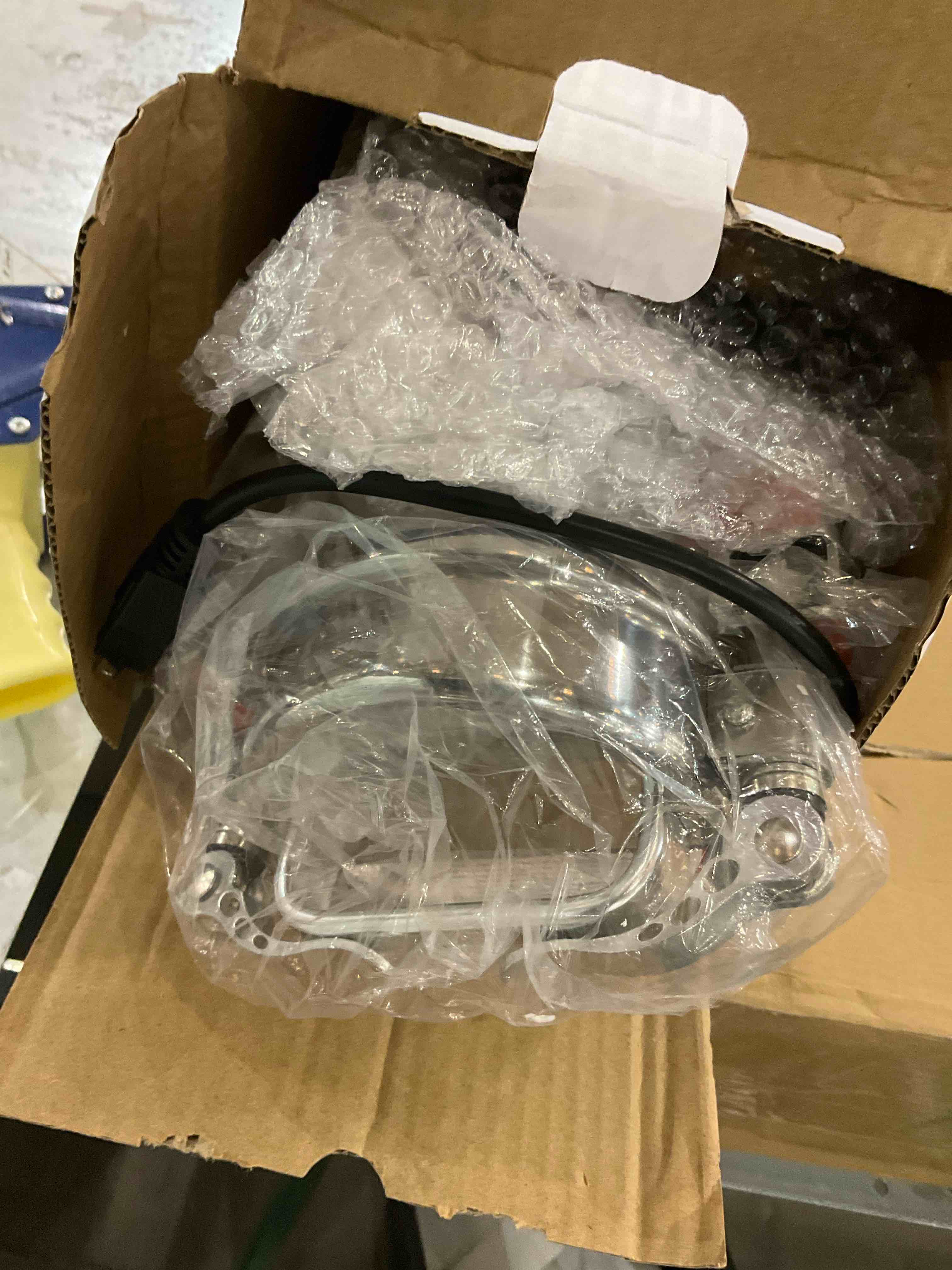 https://s3.amazonaws.com/lotting-images-prod/bidfta/EXS00909177_1699995548619.jpeg