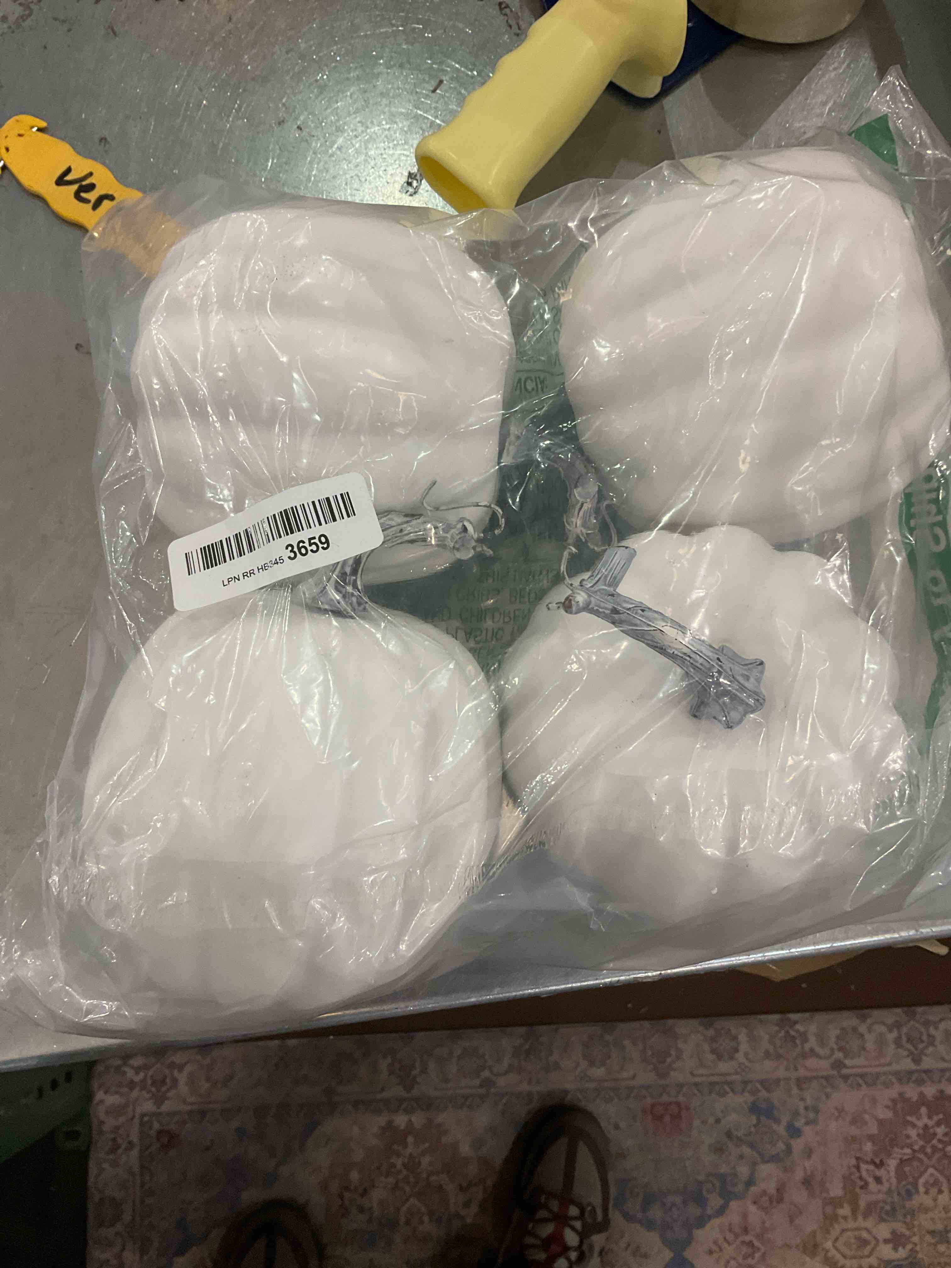 Halloween white pumpkins 4ct