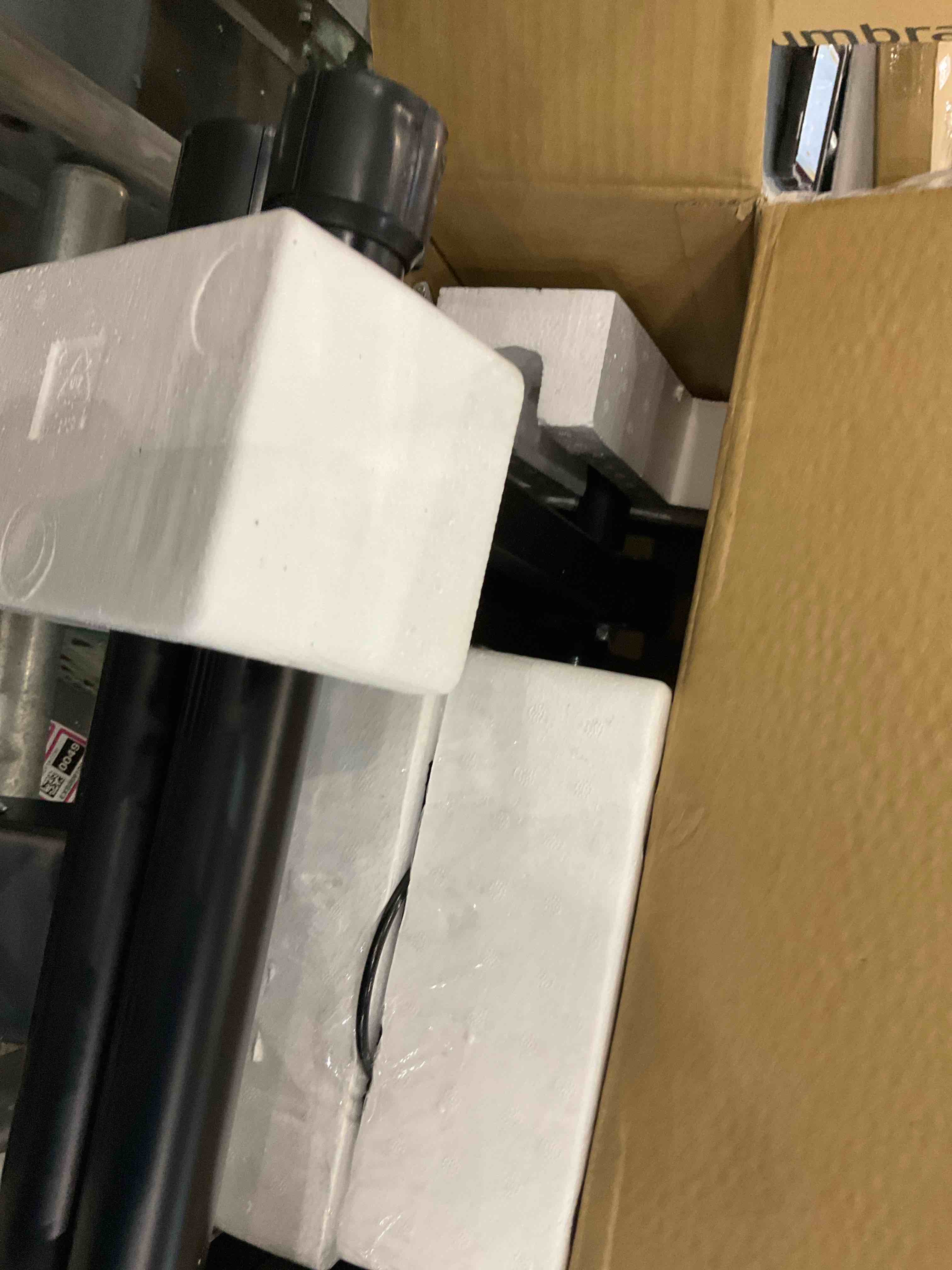 https://s3.amazonaws.com/lotting-images-prod/bidfta/EXS00910036_1702559058517.jpeg