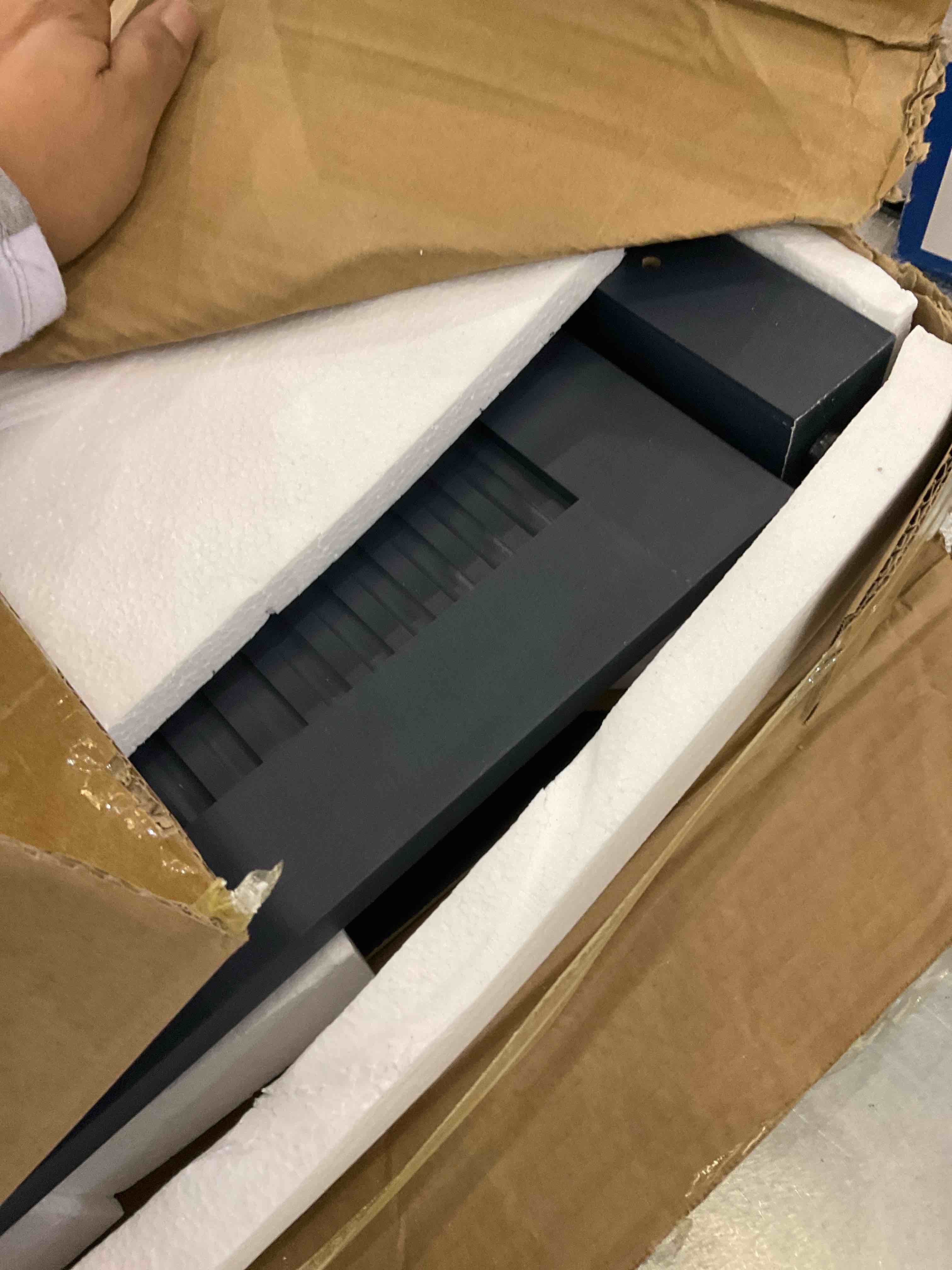 https://s3.amazonaws.com/lotting-images-prod/bidfta/EXS00910107_1702570459603.jpeg