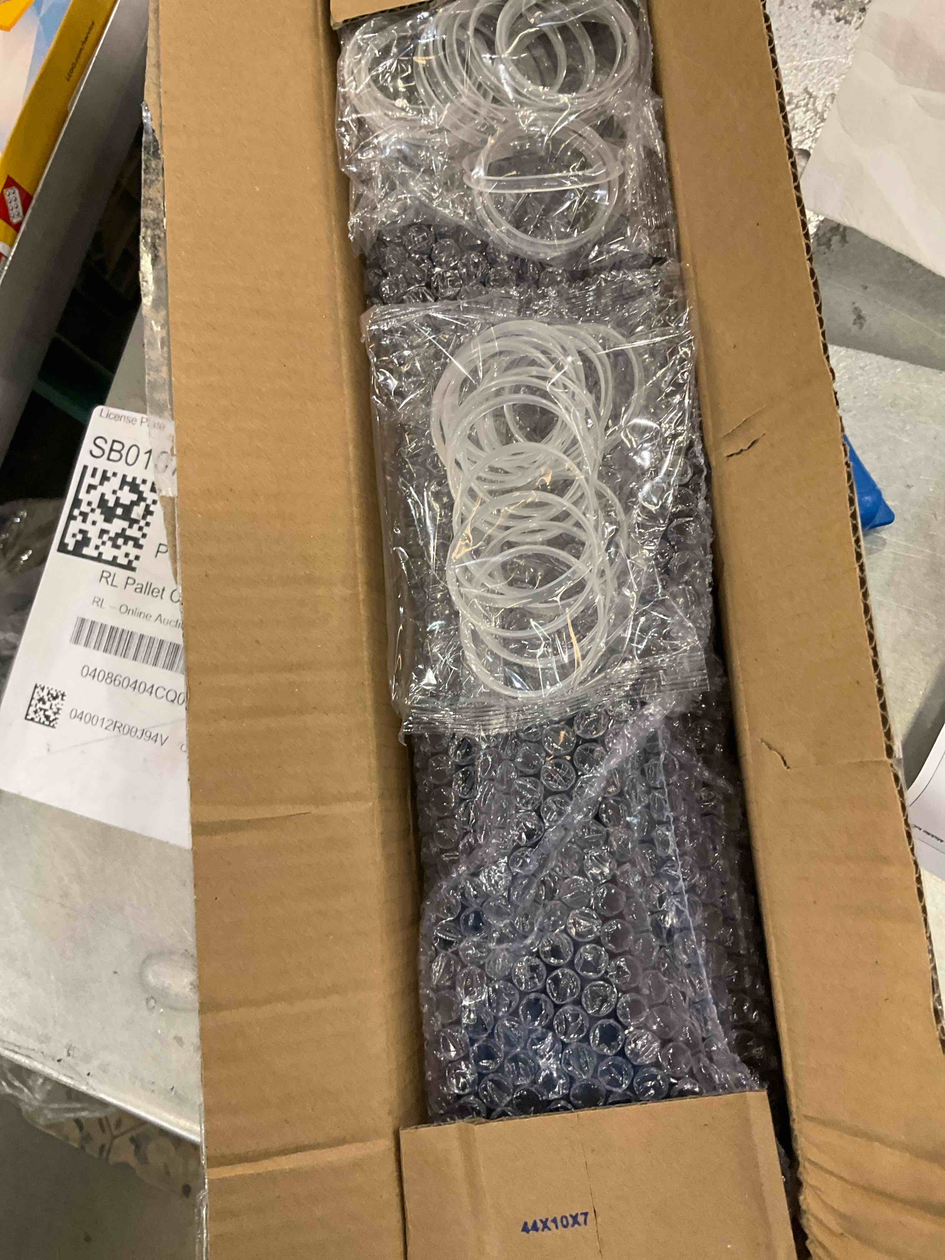 https://s3.amazonaws.com/lotting-images-prod/bidfta/EXS00910162_1702579601844.jpeg