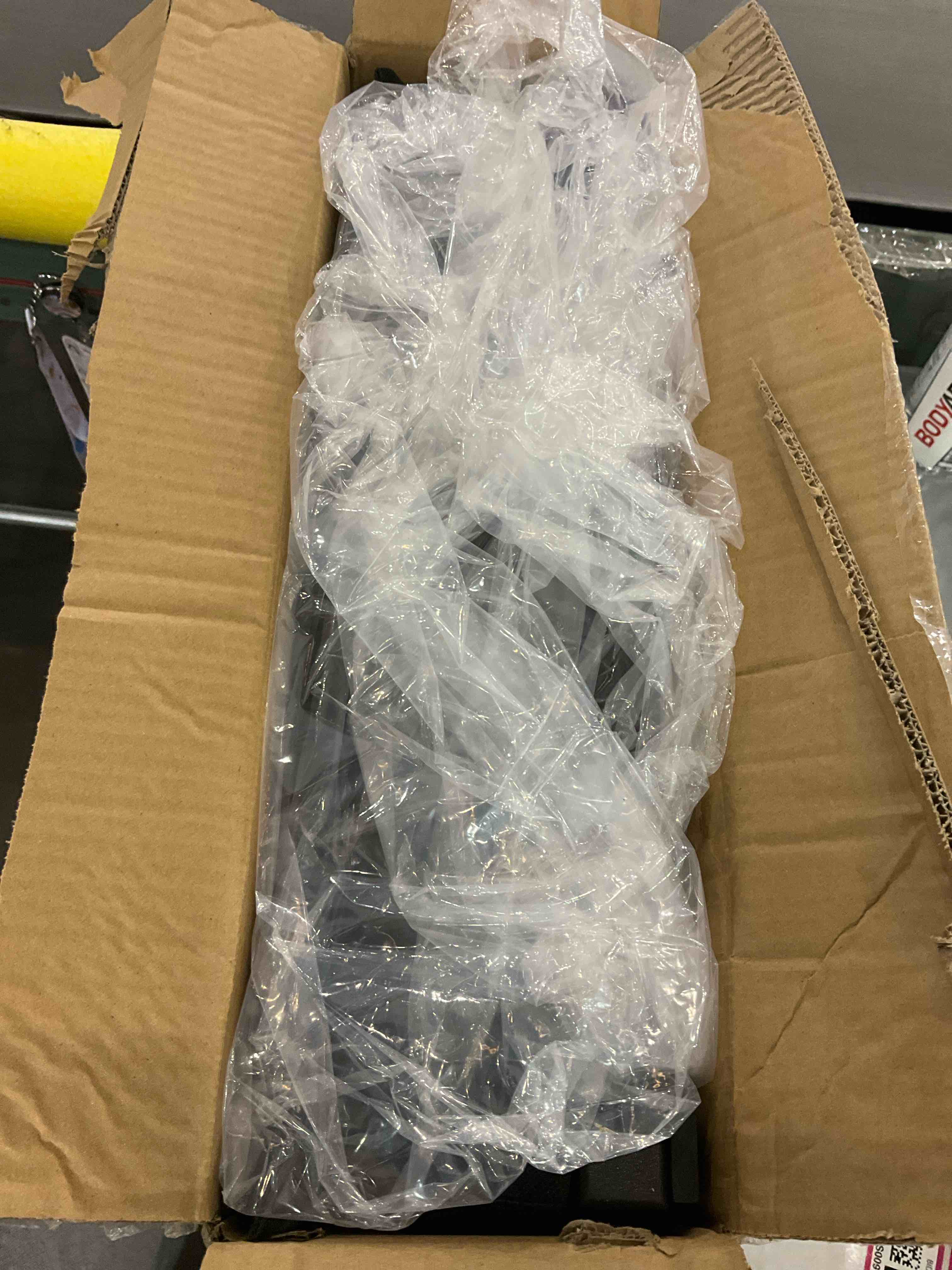 https://s3.amazonaws.com/lotting-images-prod/bidfta/EXS00910945_1702652752104.jpeg