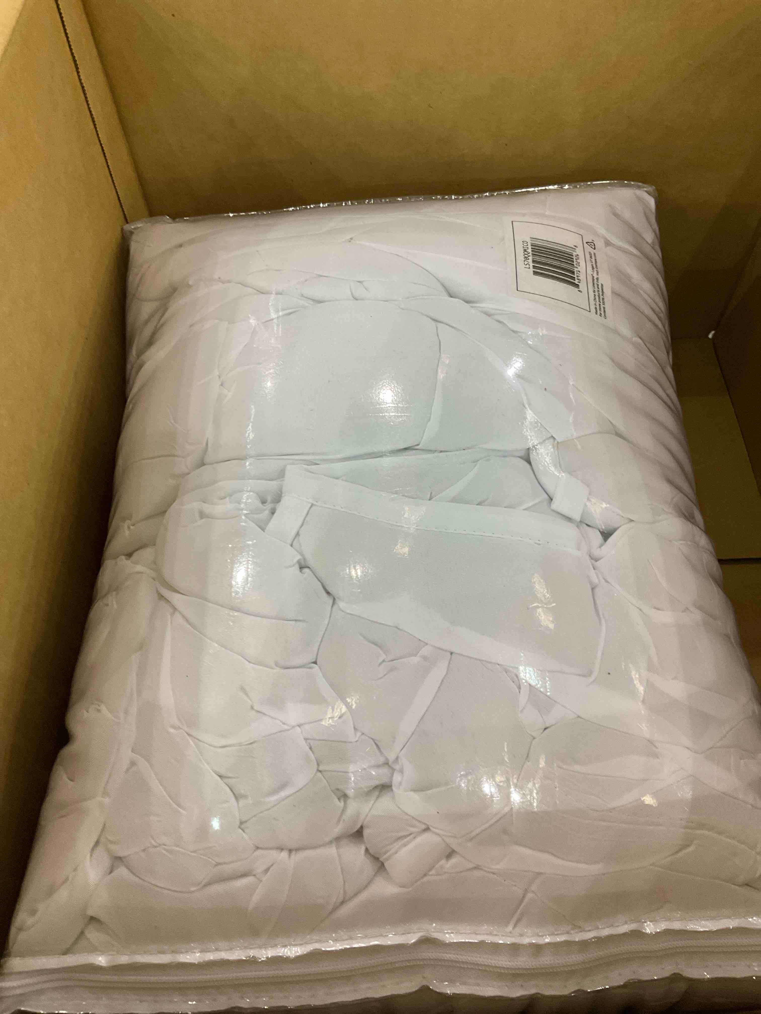 https://s3.amazonaws.com/lotting-images-prod/bidfta/EXS00911216_1704832017510.jpeg