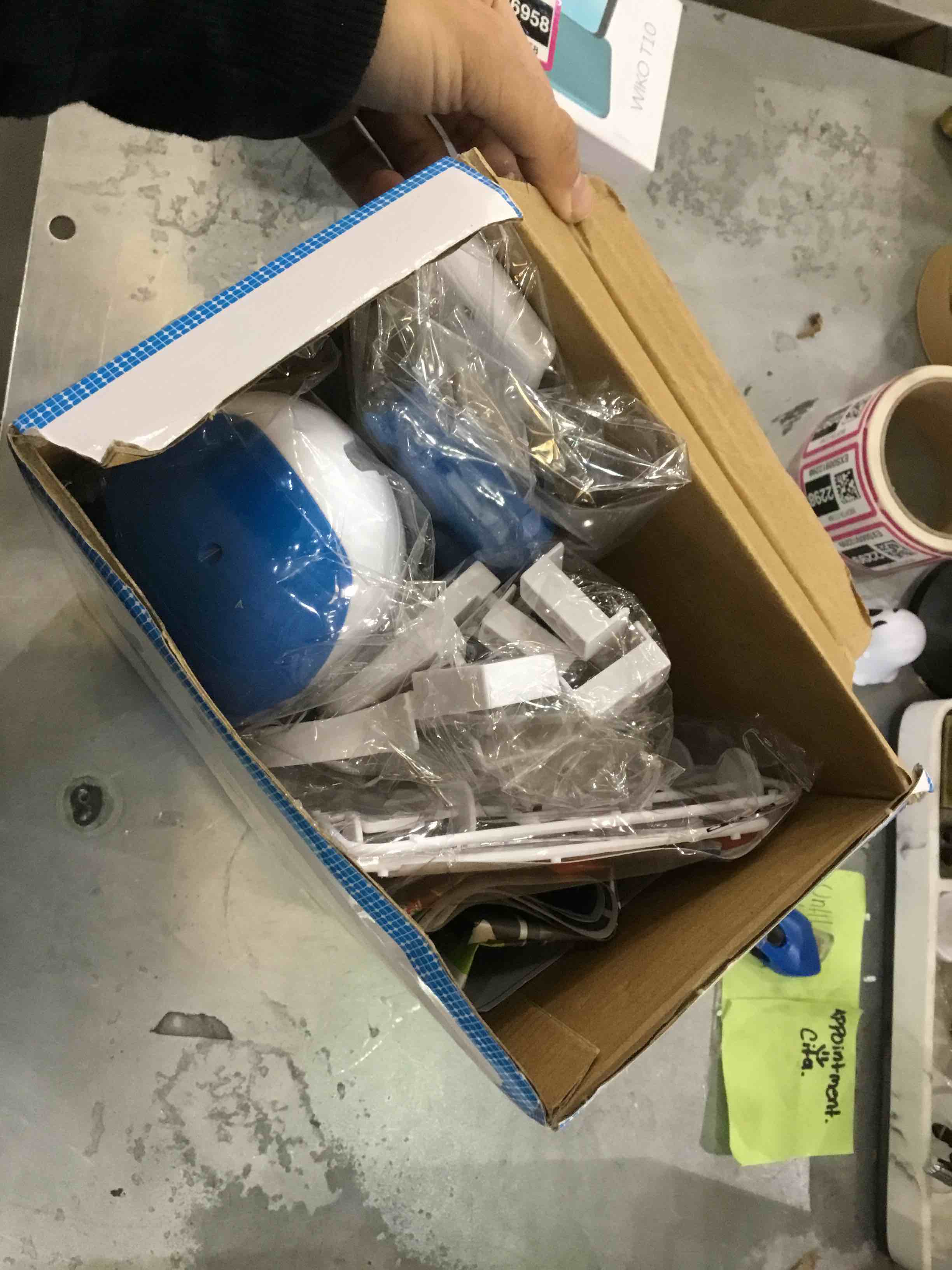 https://s3.amazonaws.com/lotting-images-prod/bidfta/EXS00912287_1702918380322.jpeg