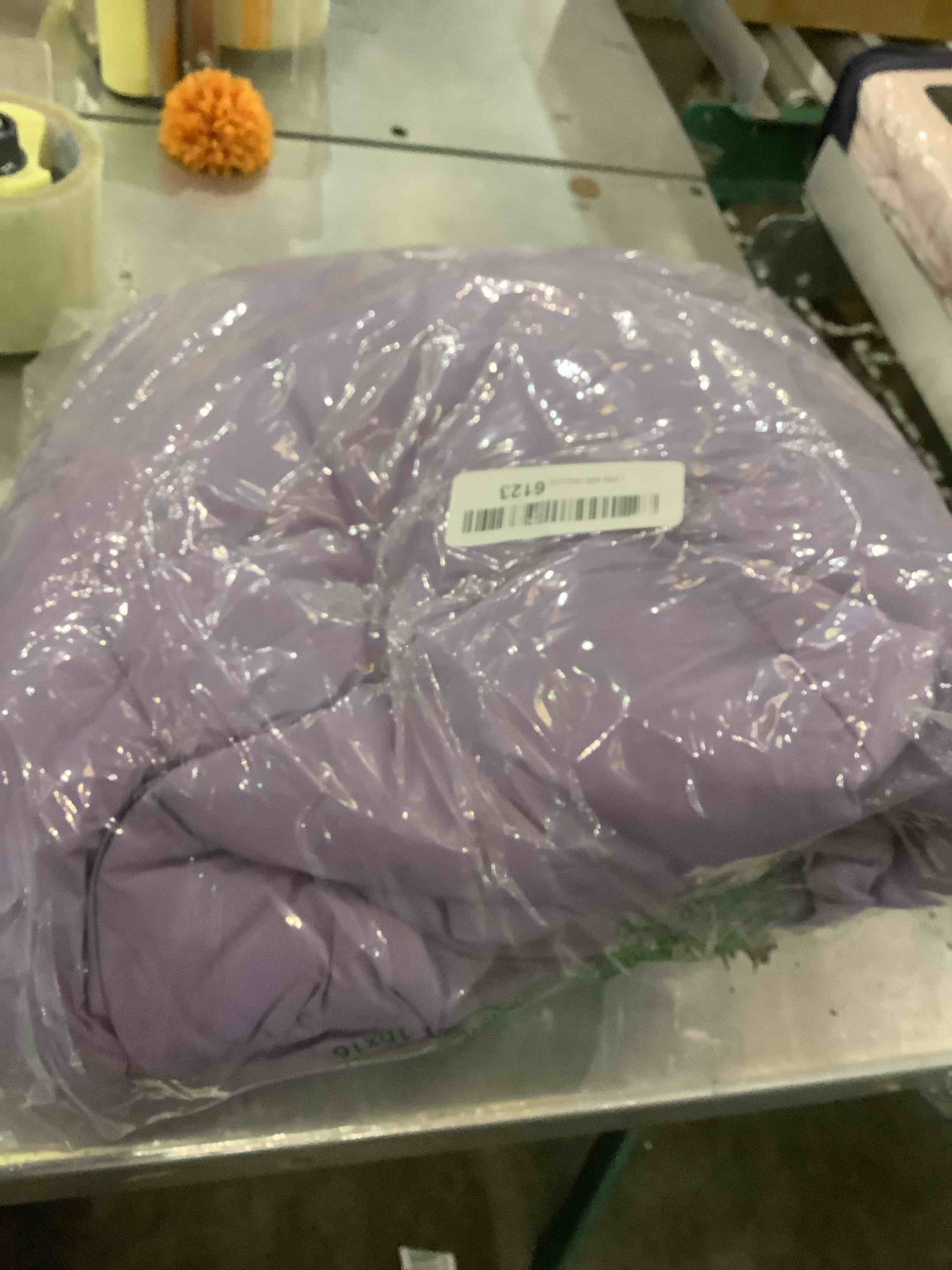 Amazon Essentials Women's Lightweight Water-Resistant Hooded Puffer Coat (Available in Plus Size), Grape, Large