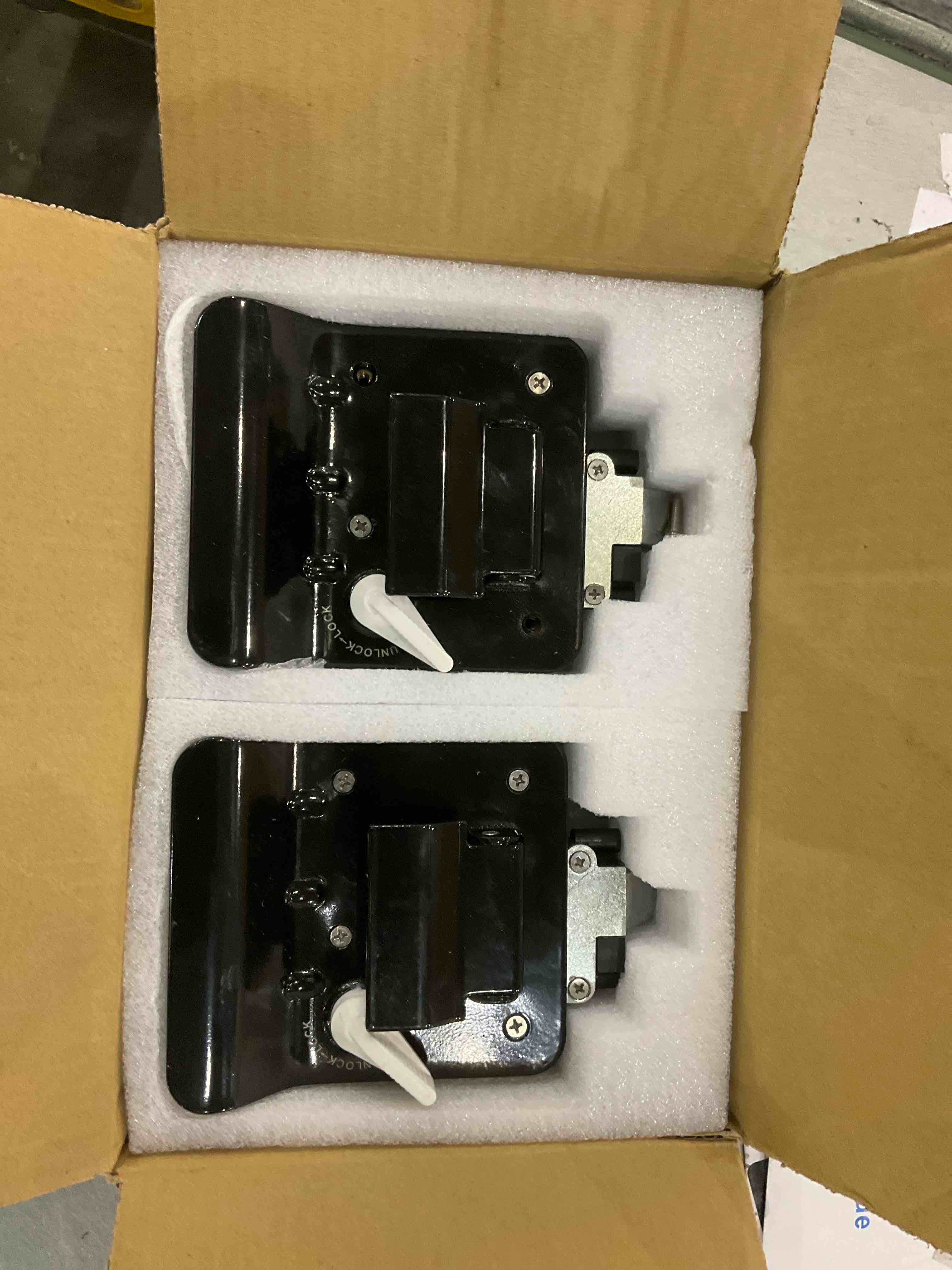 https://s3.amazonaws.com/lotting-images-prod/bidfta/EXS00913526_1701177018508.jpeg