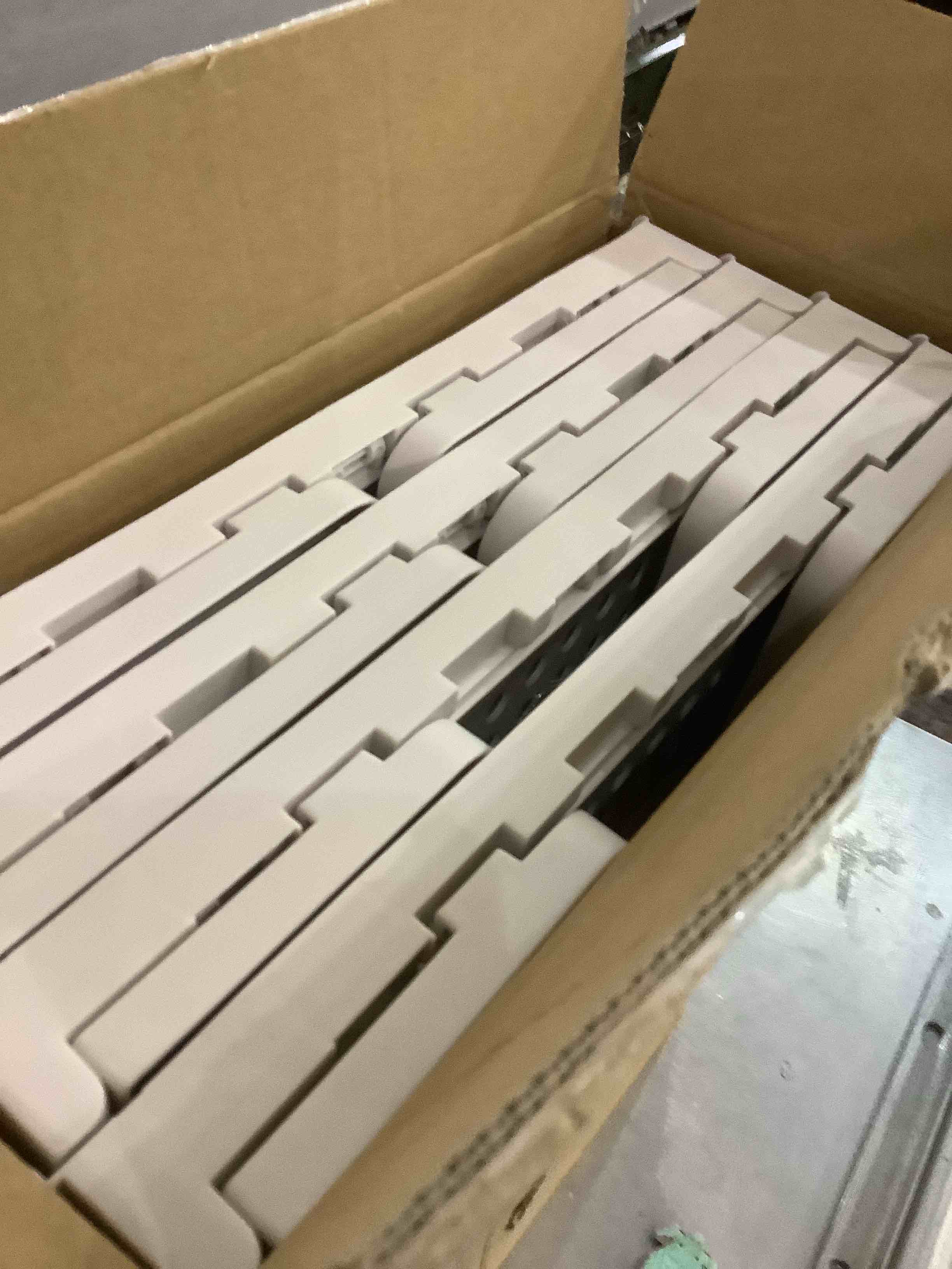 https://s3.amazonaws.com/lotting-images-prod/bidfta/EXS00914490_1701786995707.jpeg