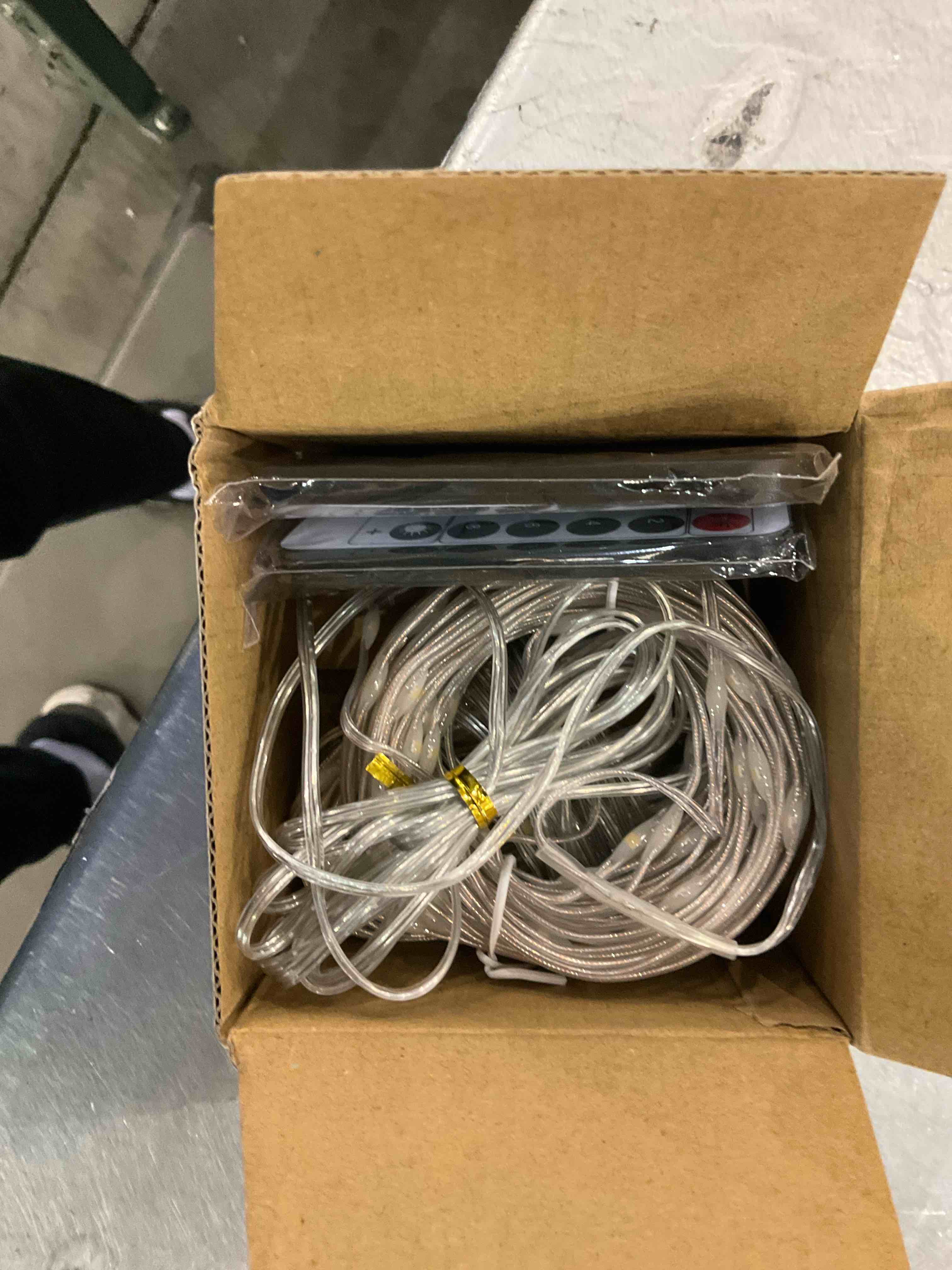 https://s3.amazonaws.com/lotting-images-prod/bidfta/EXS00914531_1702477912401.jpeg