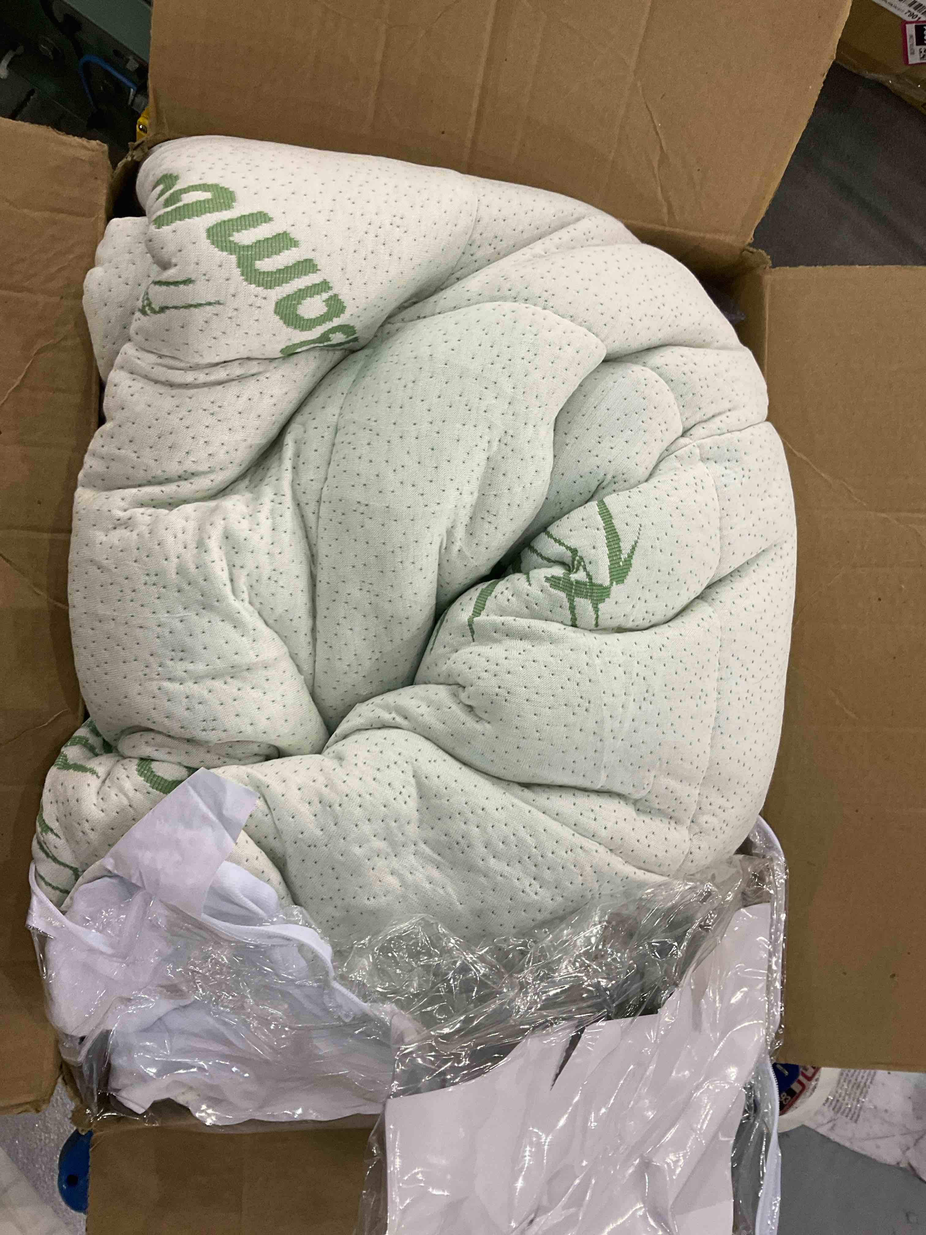 https://s3.amazonaws.com/lotting-images-prod/bidfta/EXS00914620_1702557103279.jpeg