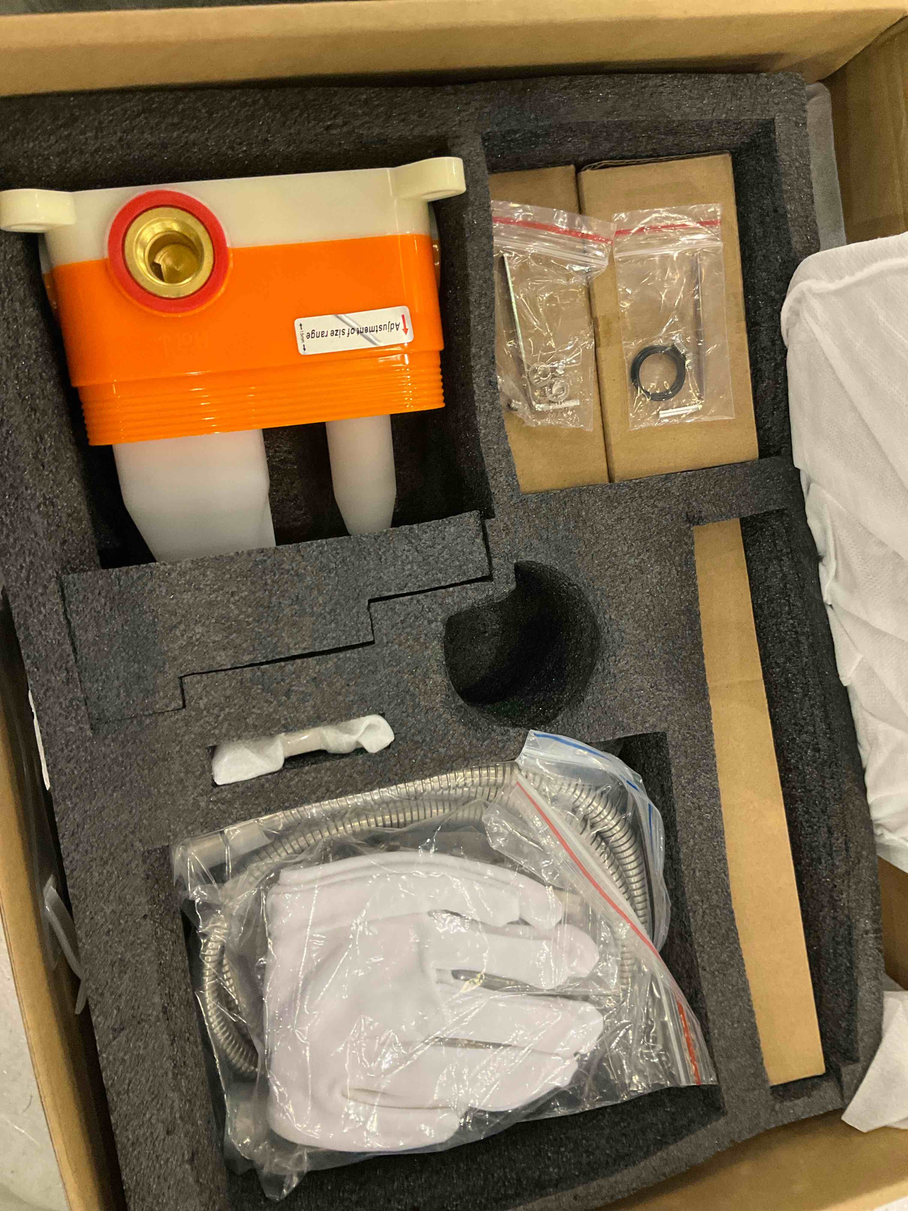 https://s3.amazonaws.com/lotting-images-prod/bidfta/EXS00914861_1702582544619.jpeg