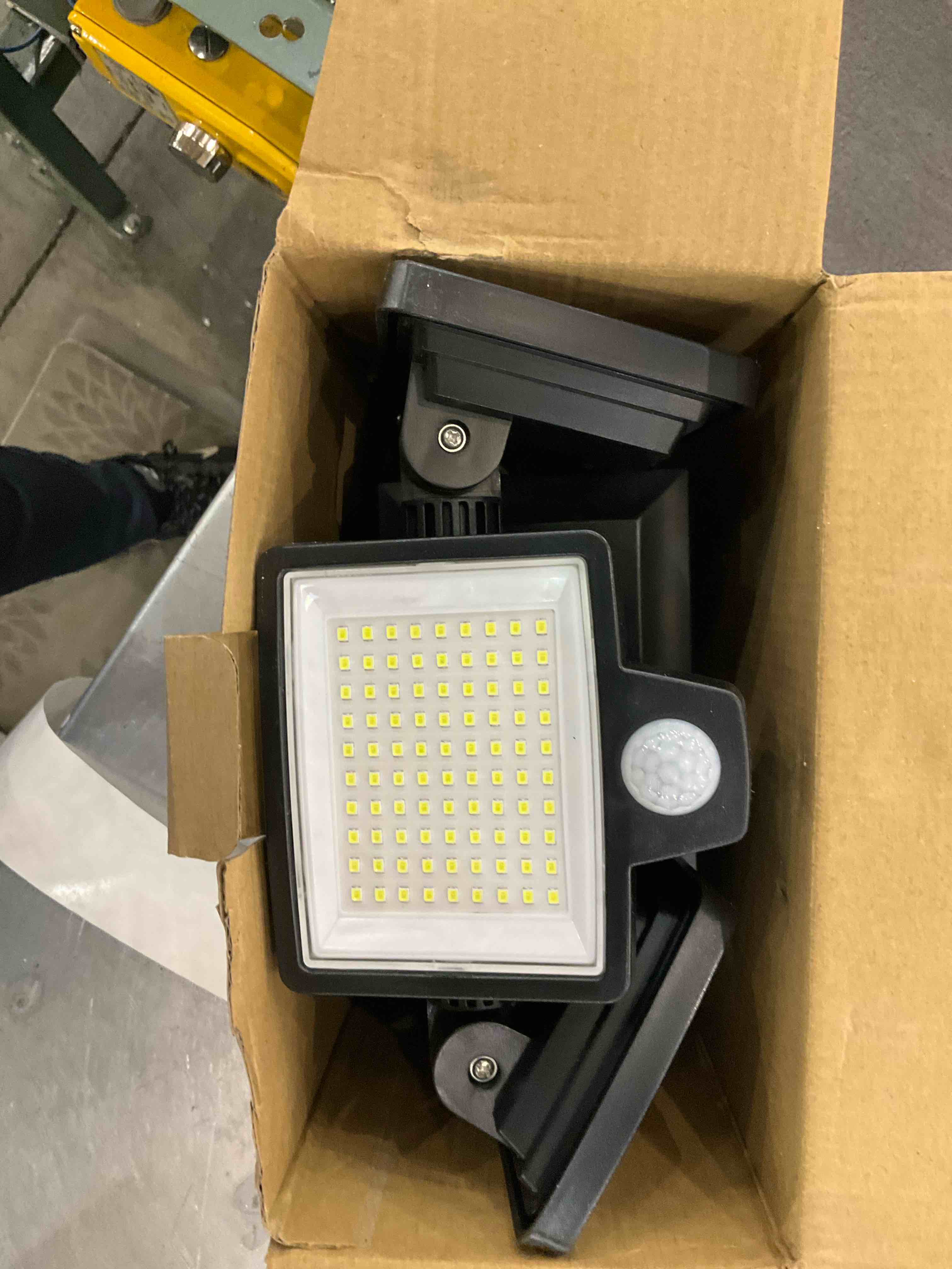 https://s3.amazonaws.com/lotting-images-prod/bidfta/EXS00914893_1702584803619.jpeg