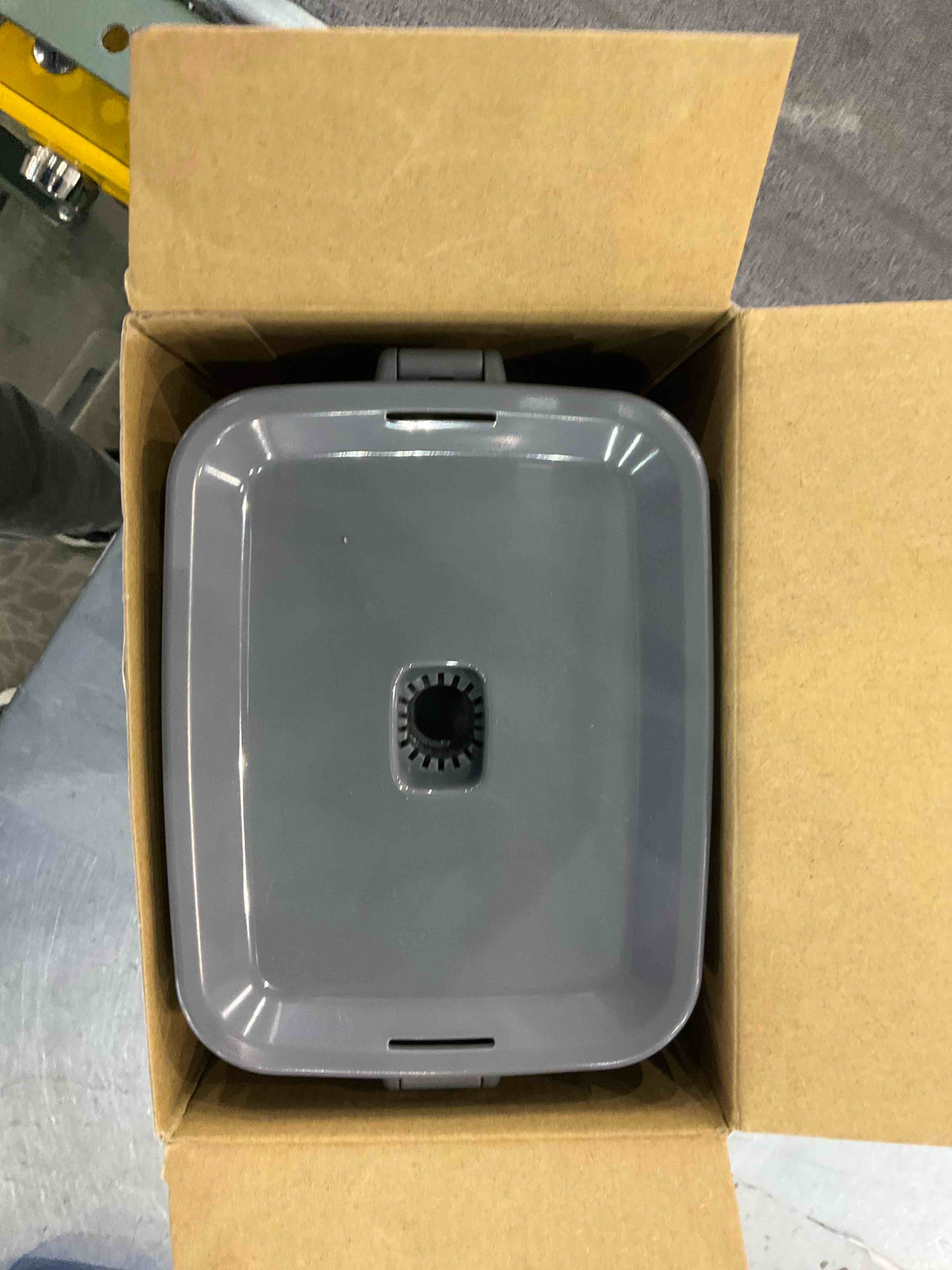 https://s3.amazonaws.com/lotting-images-prod/bidfta/EXS00914972_1702646426147.jpeg