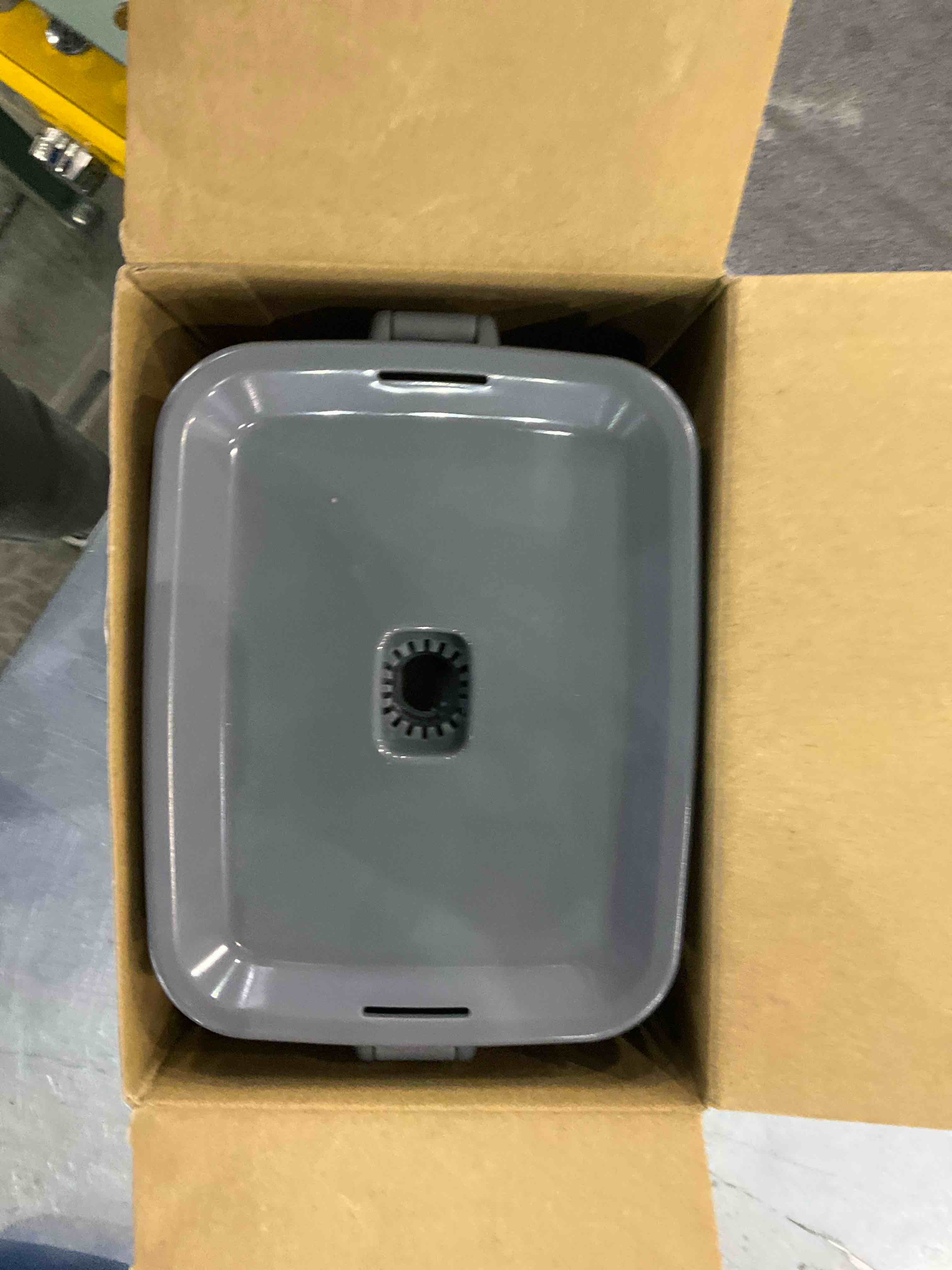 https://s3.amazonaws.com/lotting-images-prod/bidfta/EXS00914972_1702646427416.jpeg