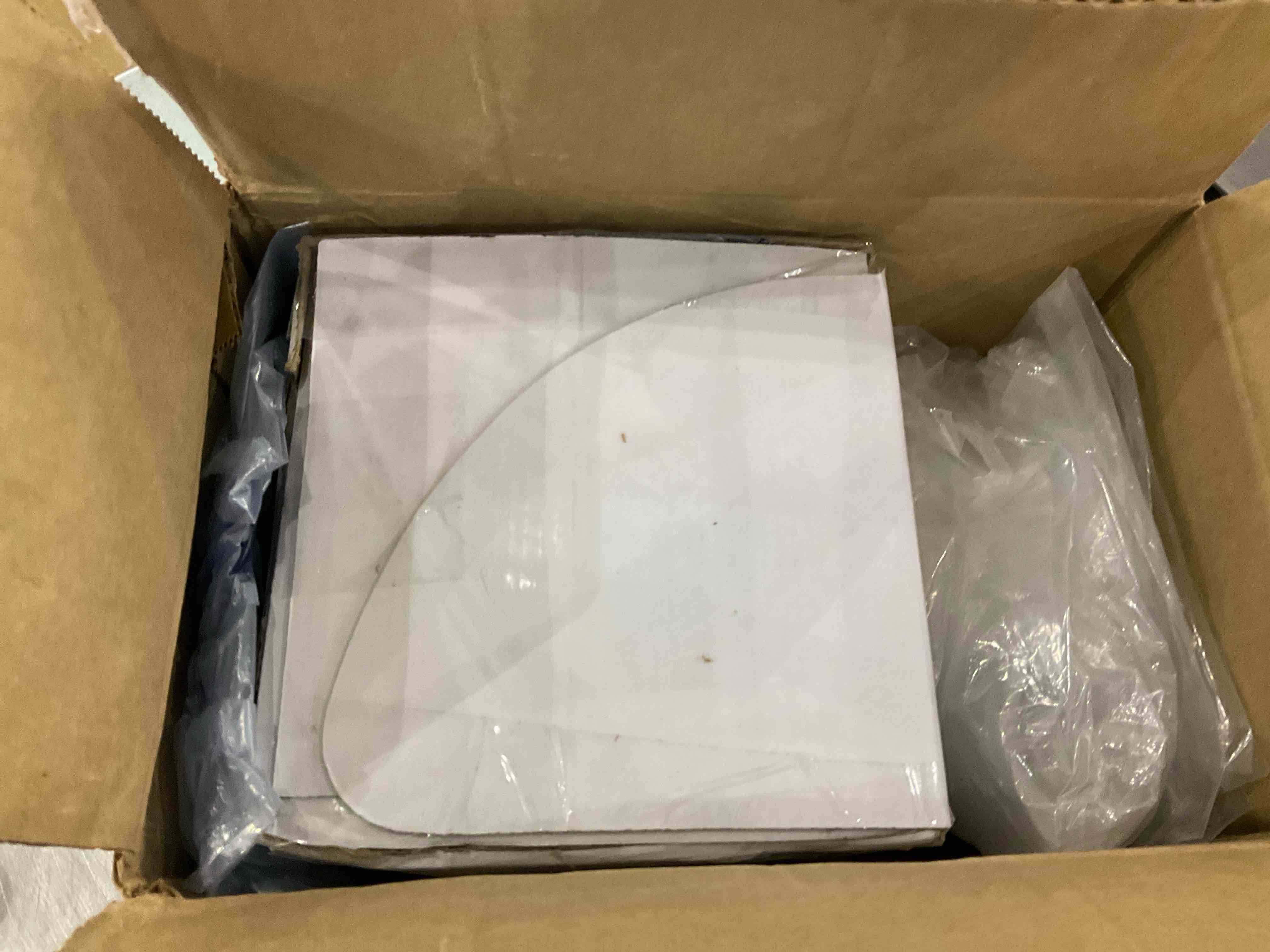 https://s3.amazonaws.com/lotting-images-prod/bidfta/EXS00915026_1701780208622.jpeg