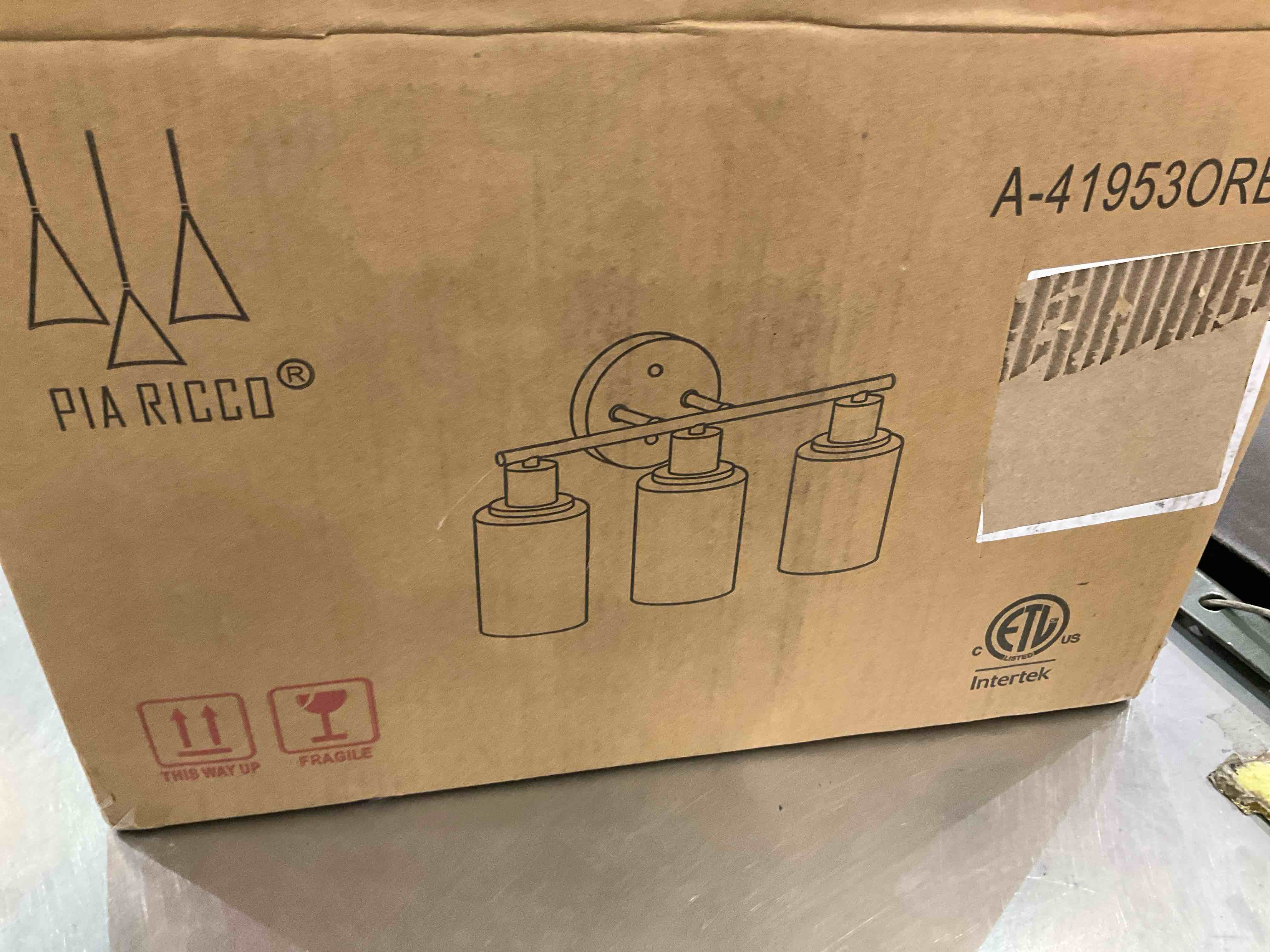 https://s3.amazonaws.com/lotting-images-prod/bidfta/EXS00915102_1701794358939.jpeg