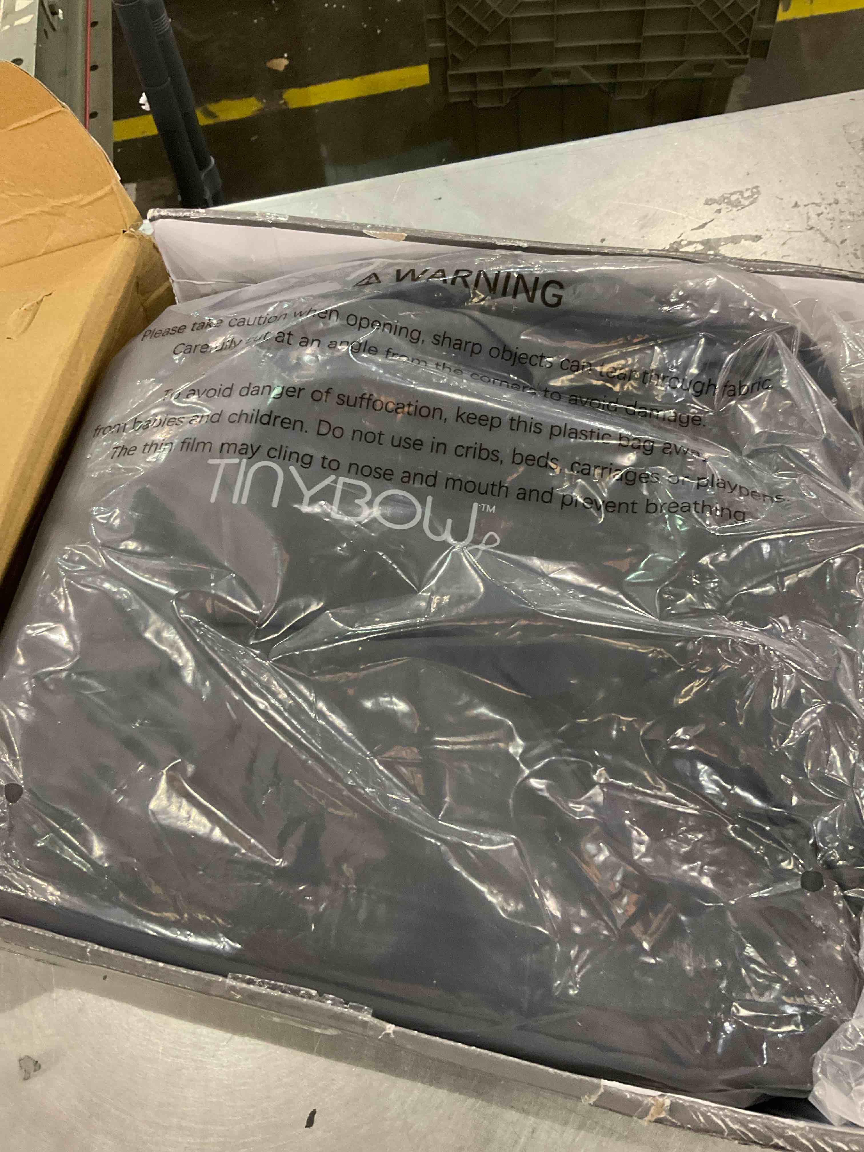https://s3.amazonaws.com/lotting-images-prod/bidfta/EXS00915588_1701961447792.jpeg