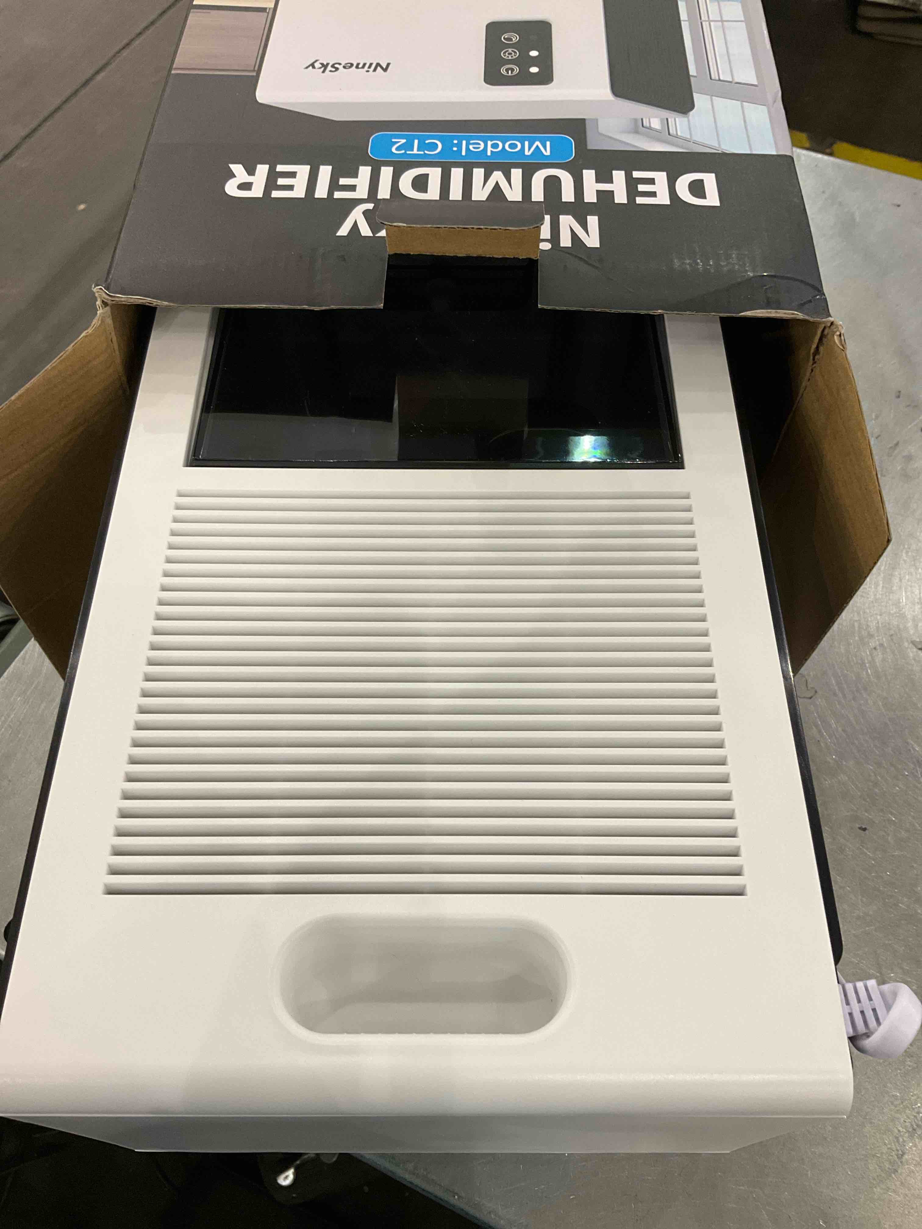 https://s3.amazonaws.com/lotting-images-prod/bidfta/EXS00915993_1702405109337.jpeg