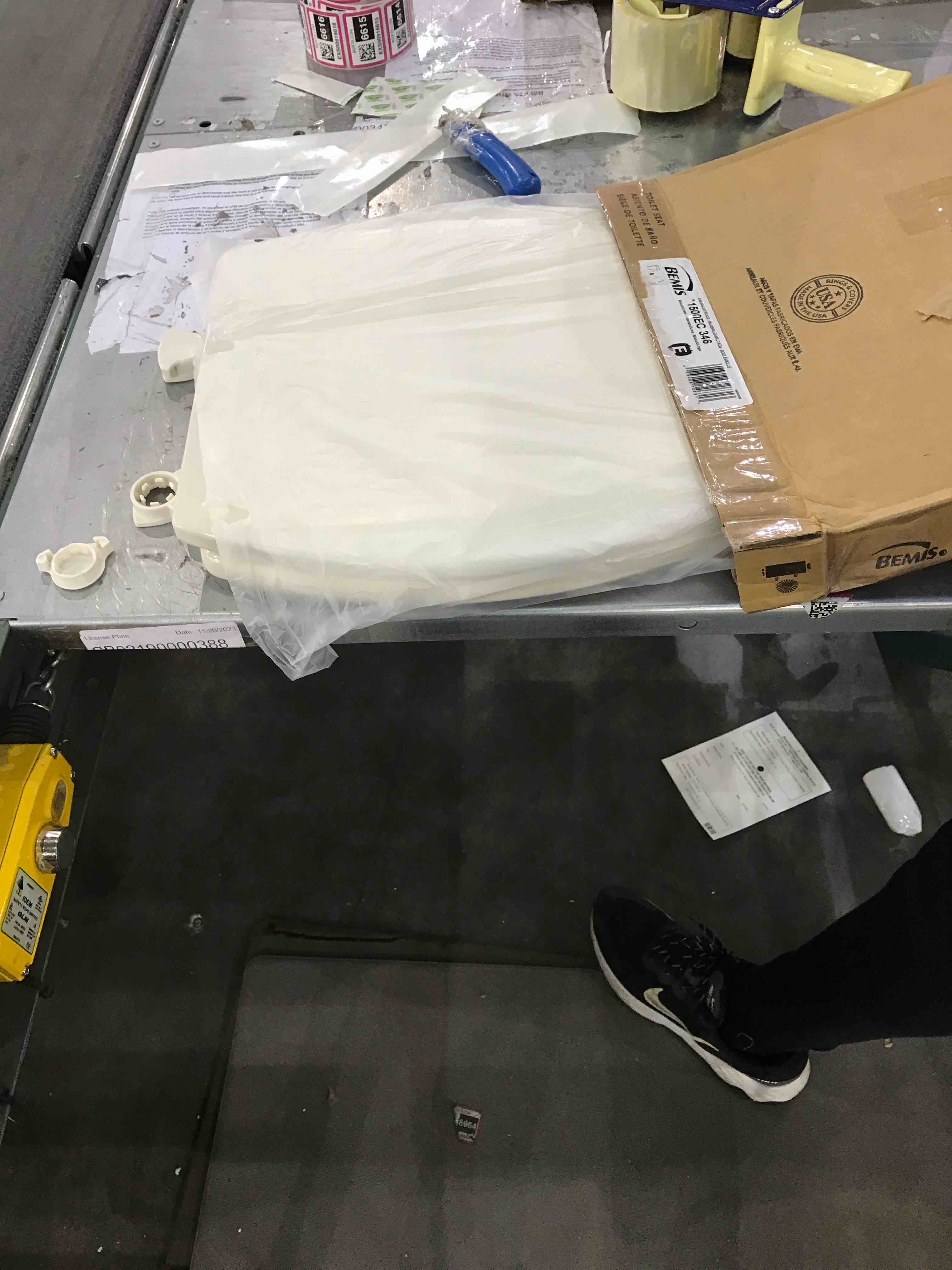 https://s3.amazonaws.com/lotting-images-prod/bidfta/EXS00916593_1701696823716.jpeg
