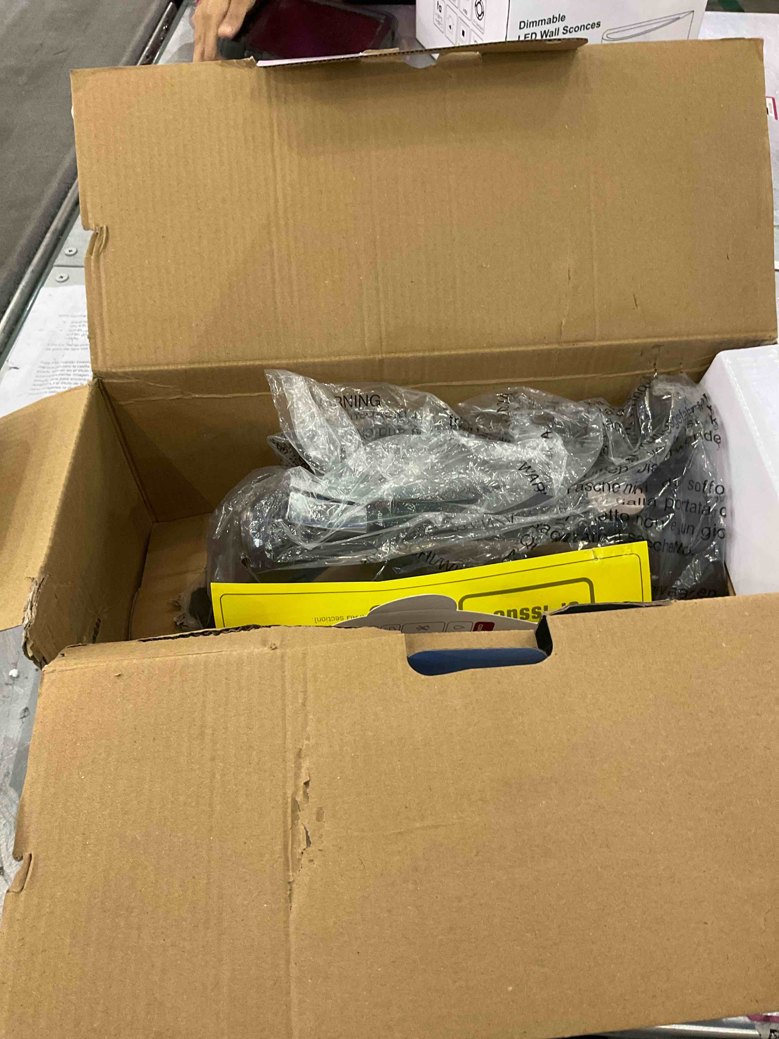 https://s3.amazonaws.com/lotting-images-prod/bidfta/EXS00916678_1701701687117.jpeg