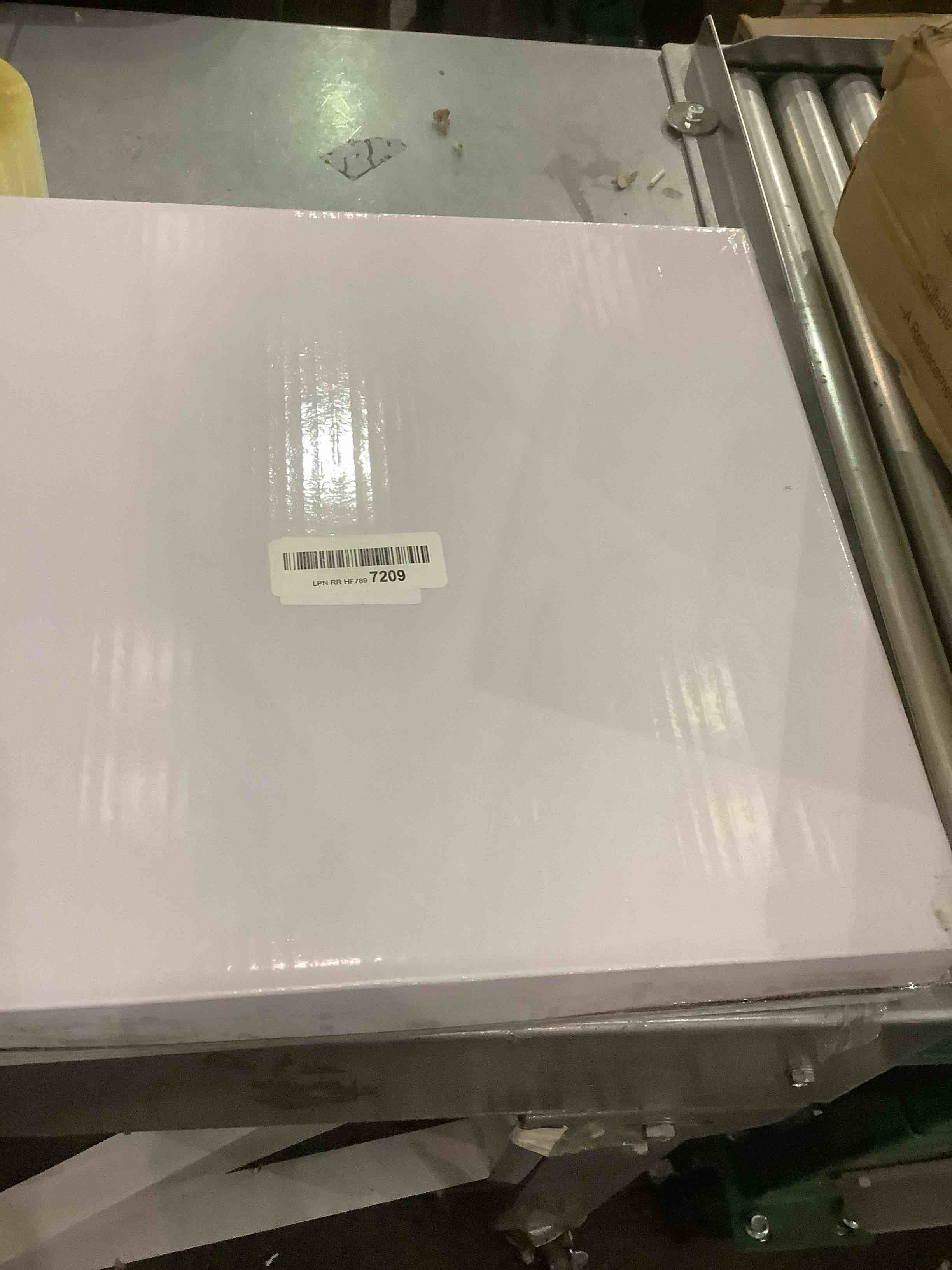 https://s3.amazonaws.com/lotting-images-prod/bidfta/EXS00917232_1701870950089.jpeg