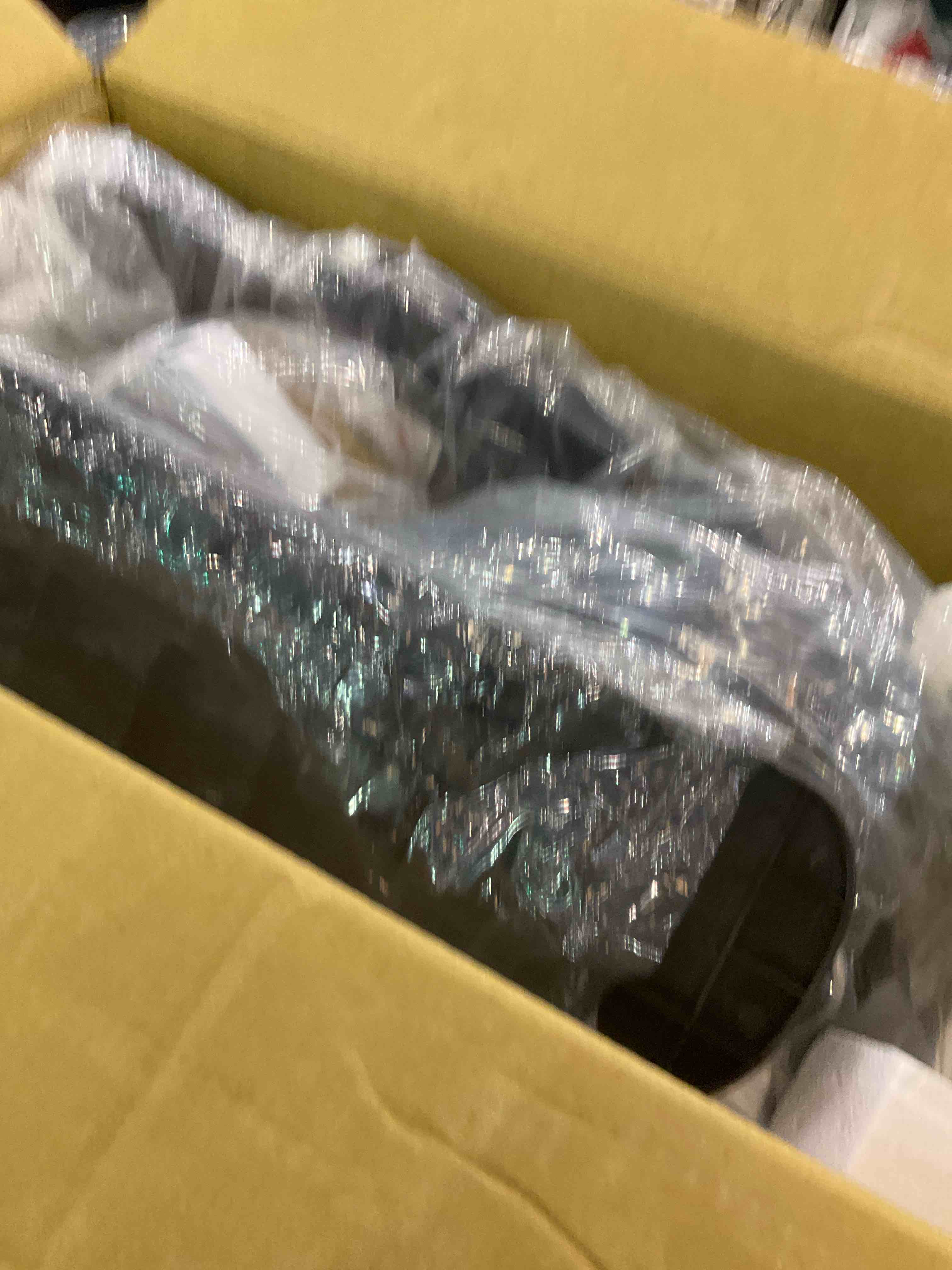 https://s3.amazonaws.com/lotting-images-prod/bidfta/EXS00917561_1704916012897.jpeg