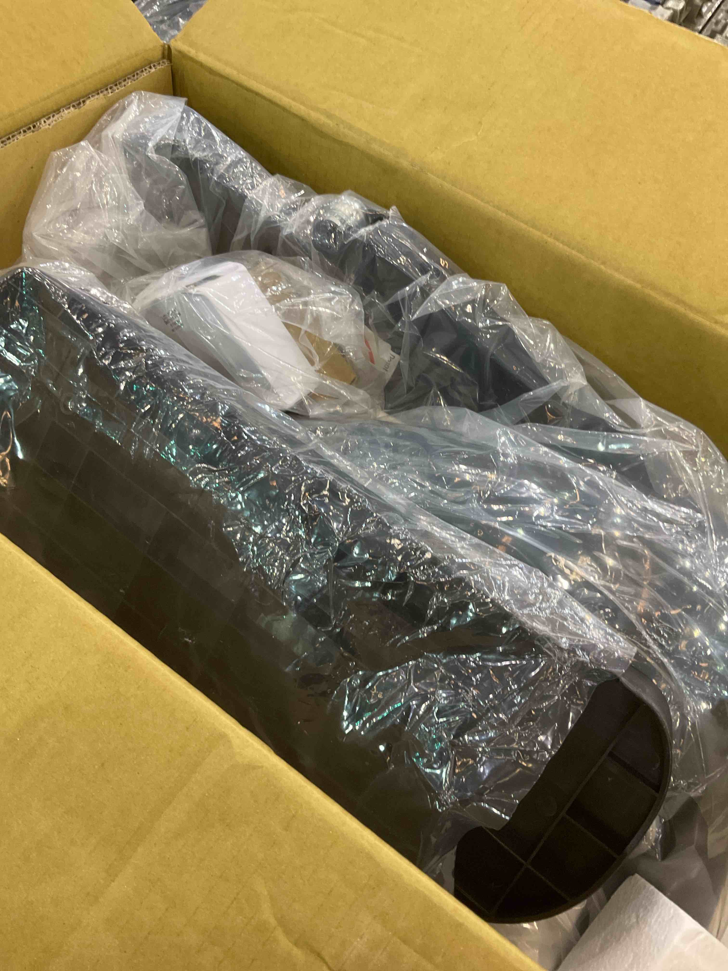 https://s3.amazonaws.com/lotting-images-prod/bidfta/EXS00917561_1704916014102.jpeg