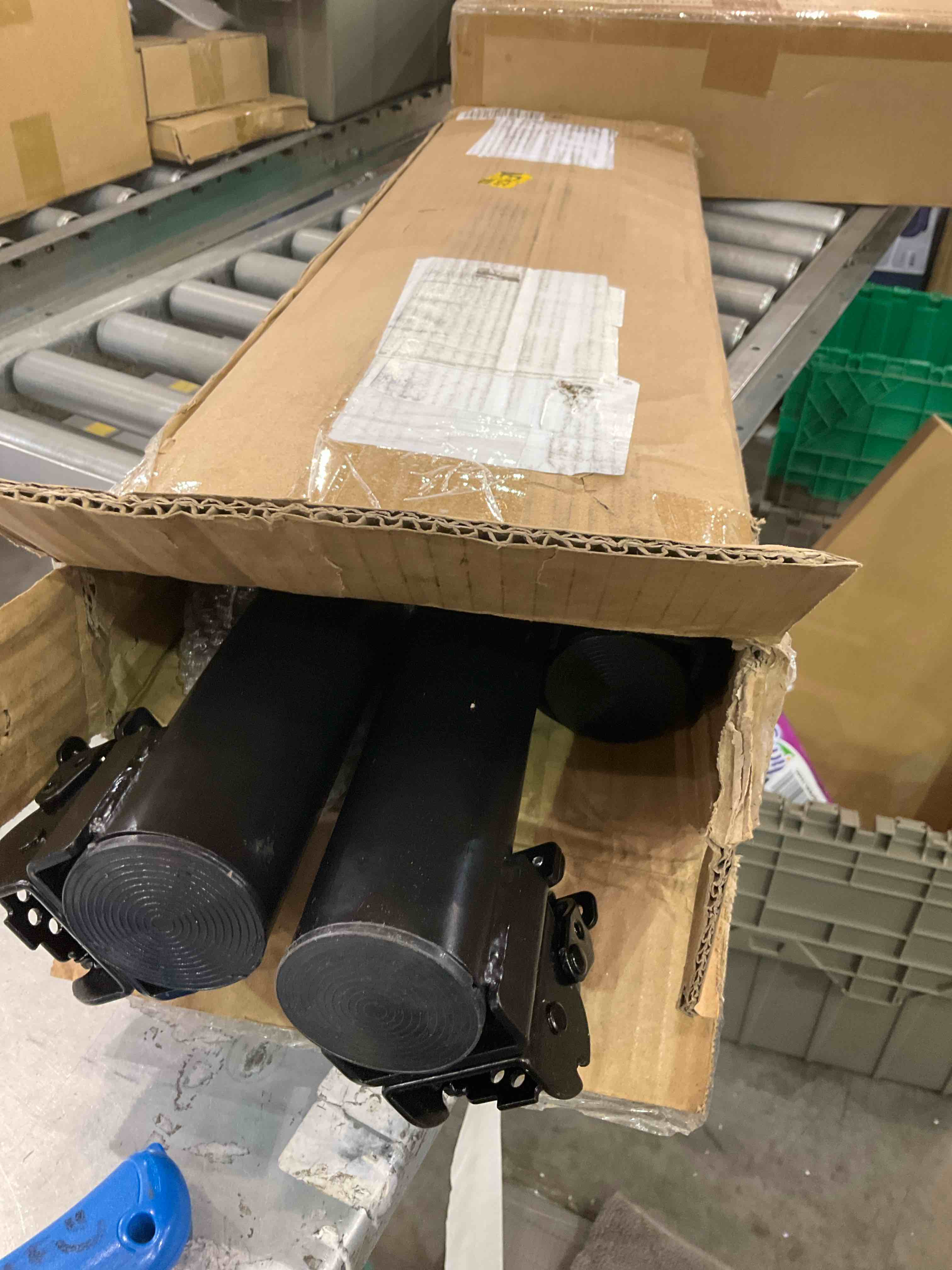 https://s3.amazonaws.com/lotting-images-prod/bidfta/EXS00917574_1704918522440.jpeg