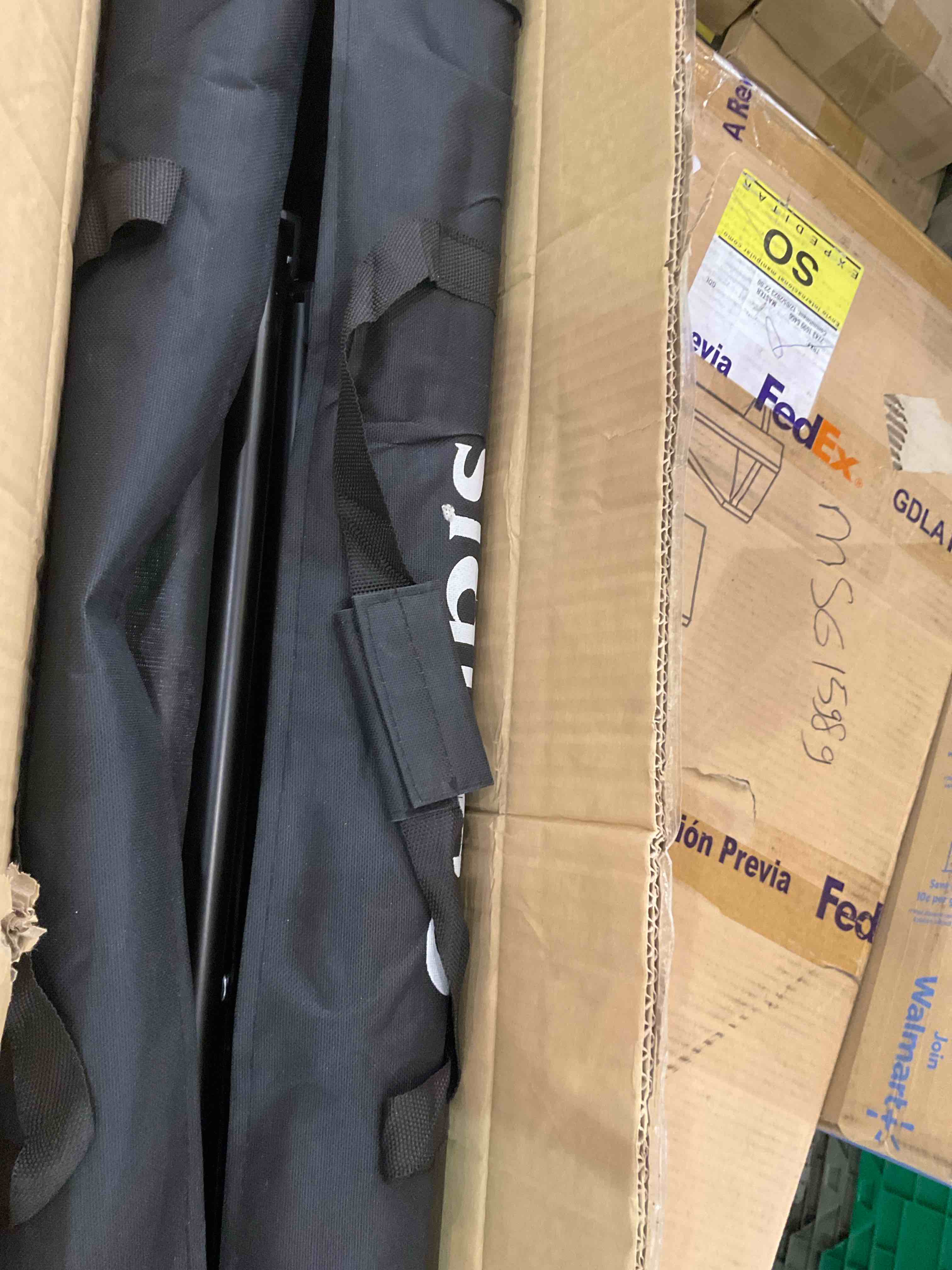 https://s3.amazonaws.com/lotting-images-prod/bidfta/EXS00917577_1704919026728.jpeg