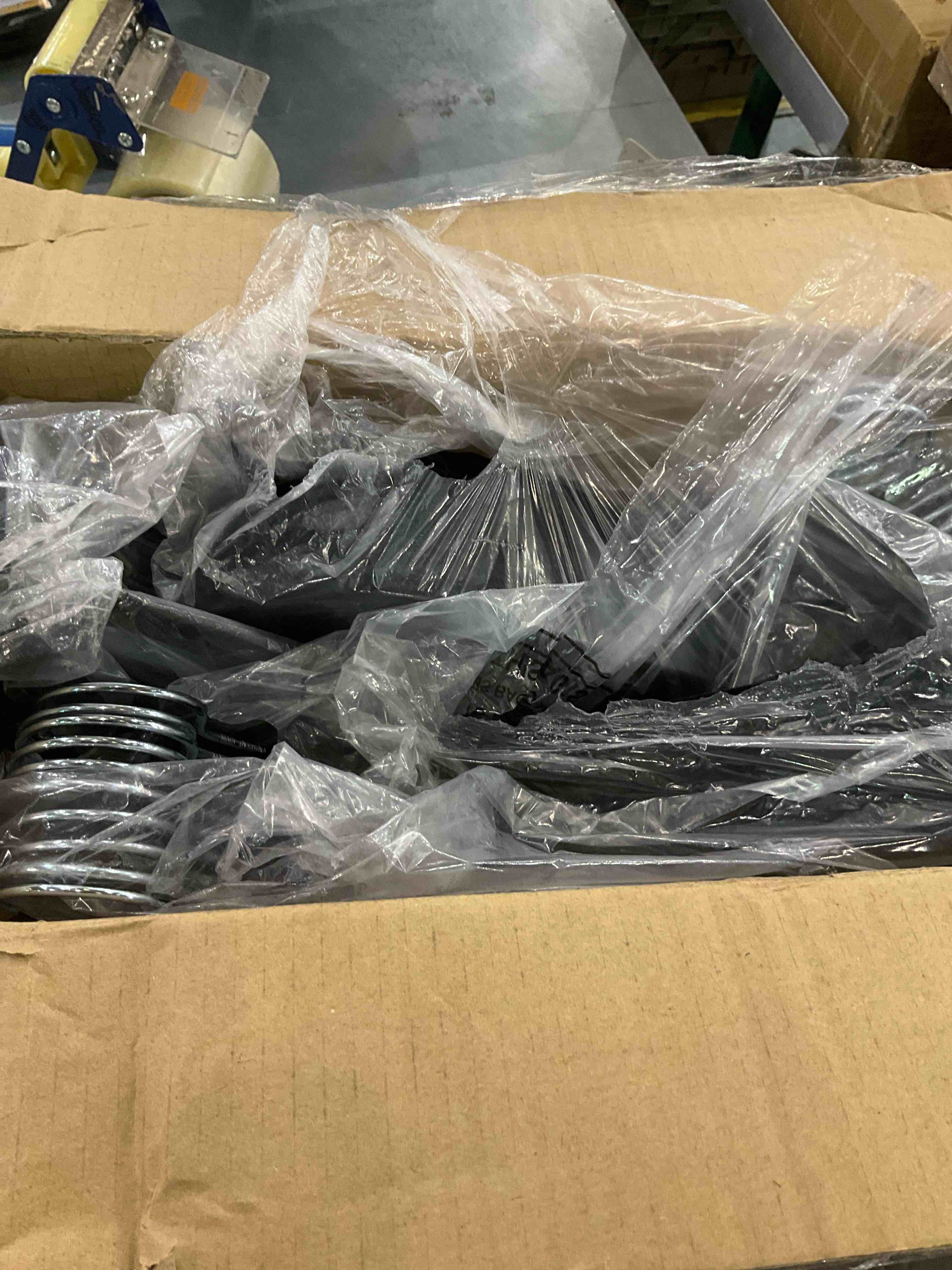 https://s3.amazonaws.com/lotting-images-prod/bidfta/EXS00917629_1704983567763.jpeg