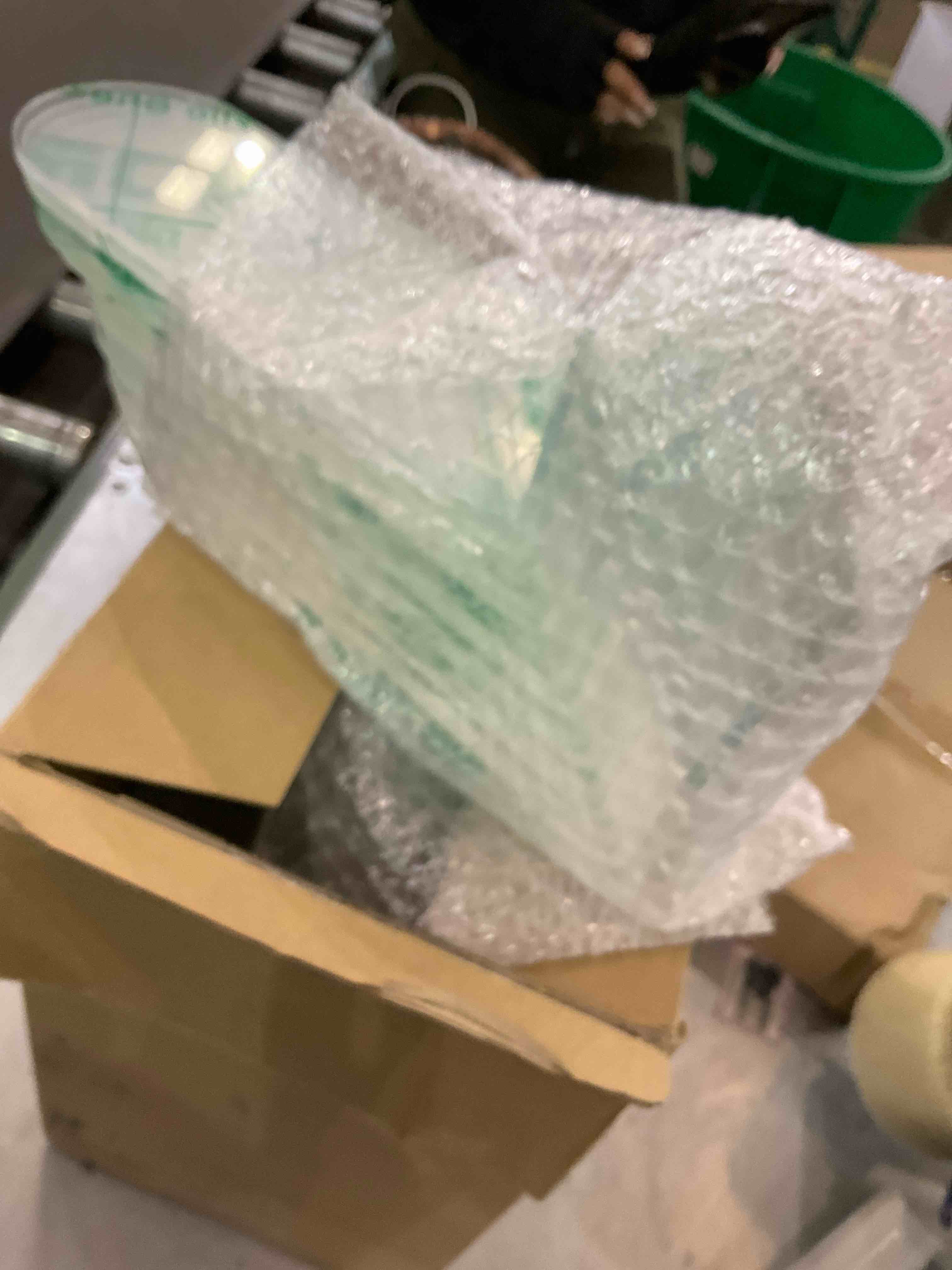 https://s3.amazonaws.com/lotting-images-prod/bidfta/EXS00917644_1704985458502.jpeg