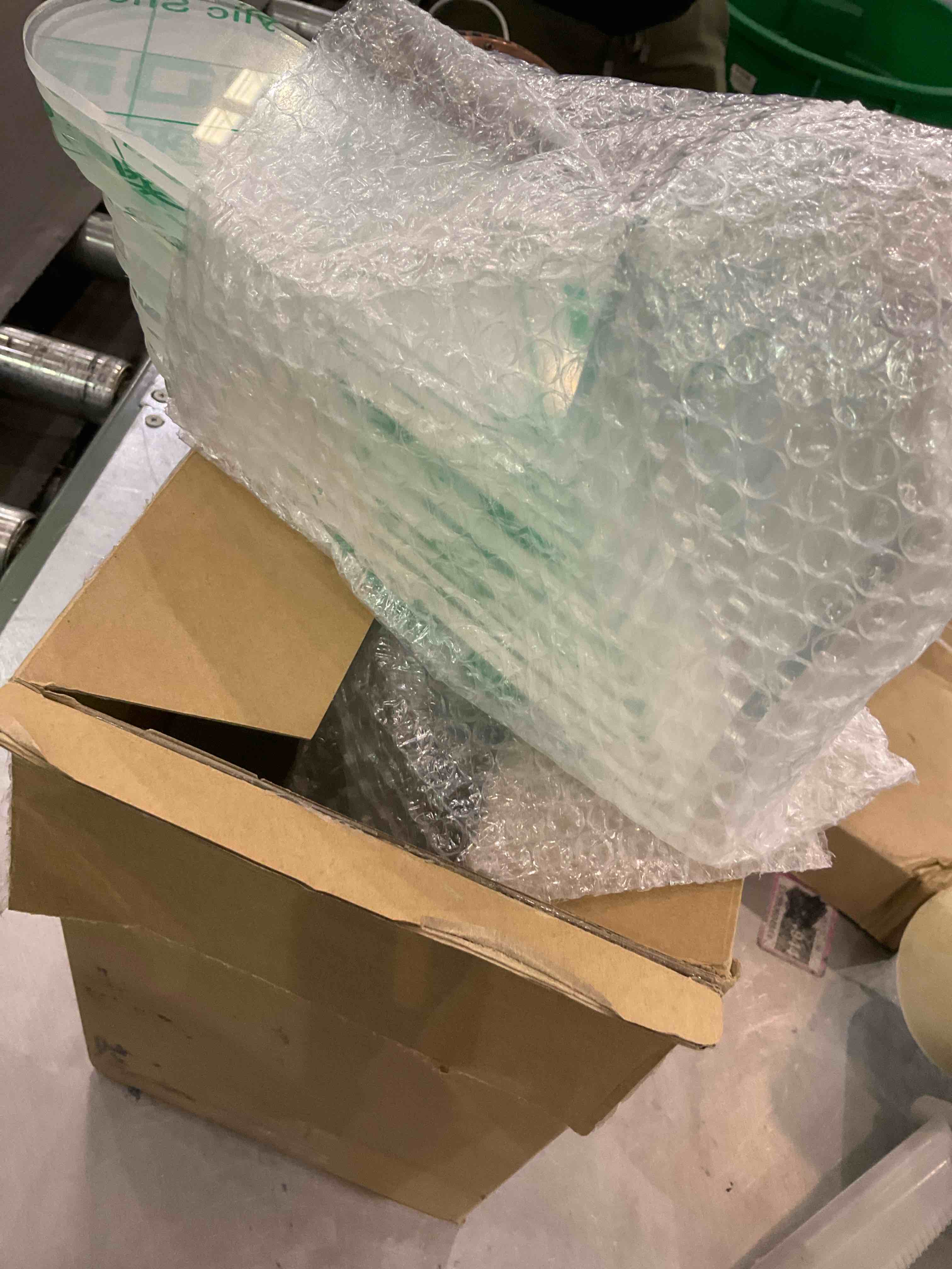 https://s3.amazonaws.com/lotting-images-prod/bidfta/EXS00917644_1704985459411.jpeg