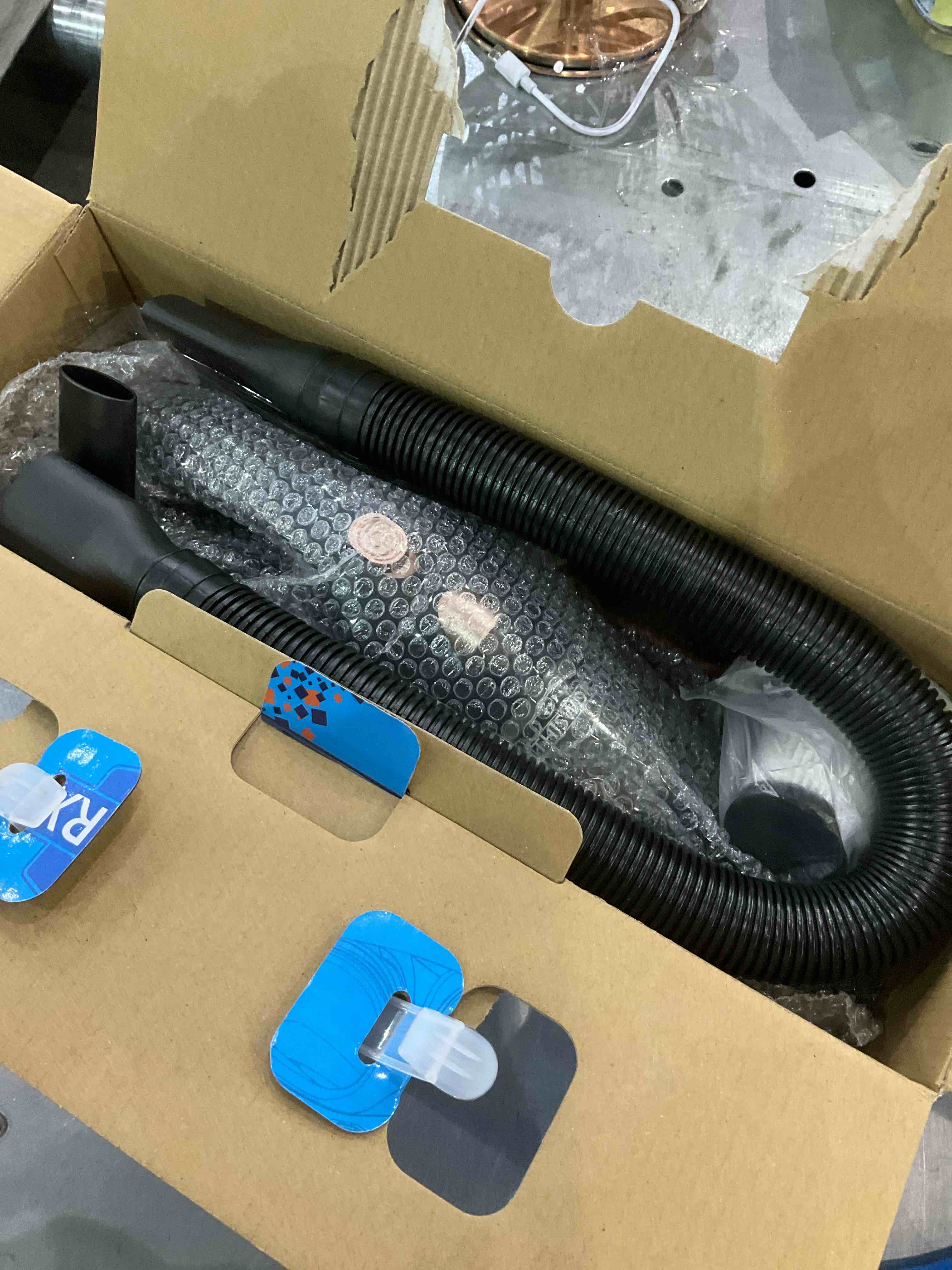 https://s3.amazonaws.com/lotting-images-prod/bidfta/EXS00917791_1705066959064.jpeg