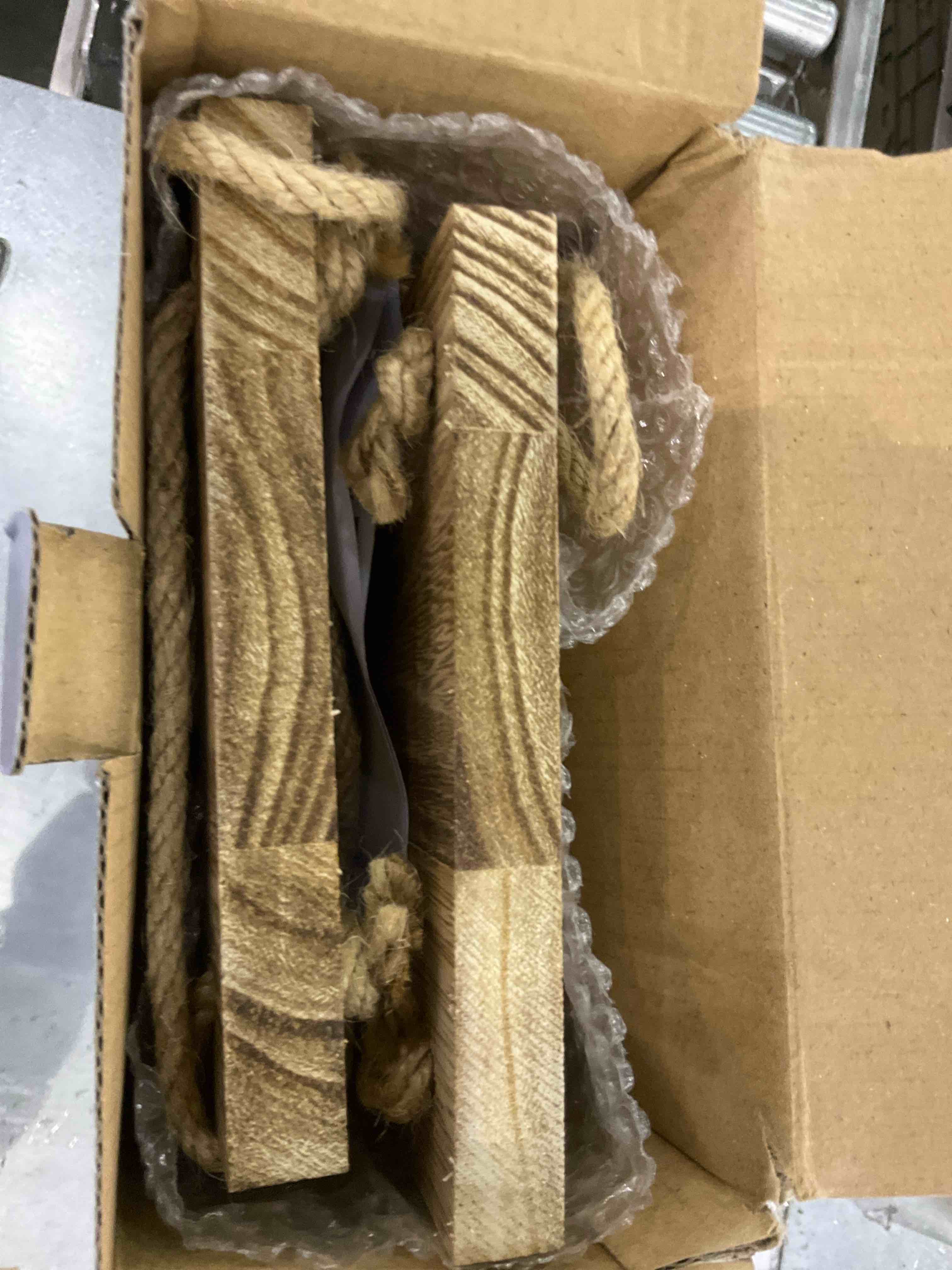 https://s3.amazonaws.com/lotting-images-prod/bidfta/EXS00918137_1701782347093.jpeg