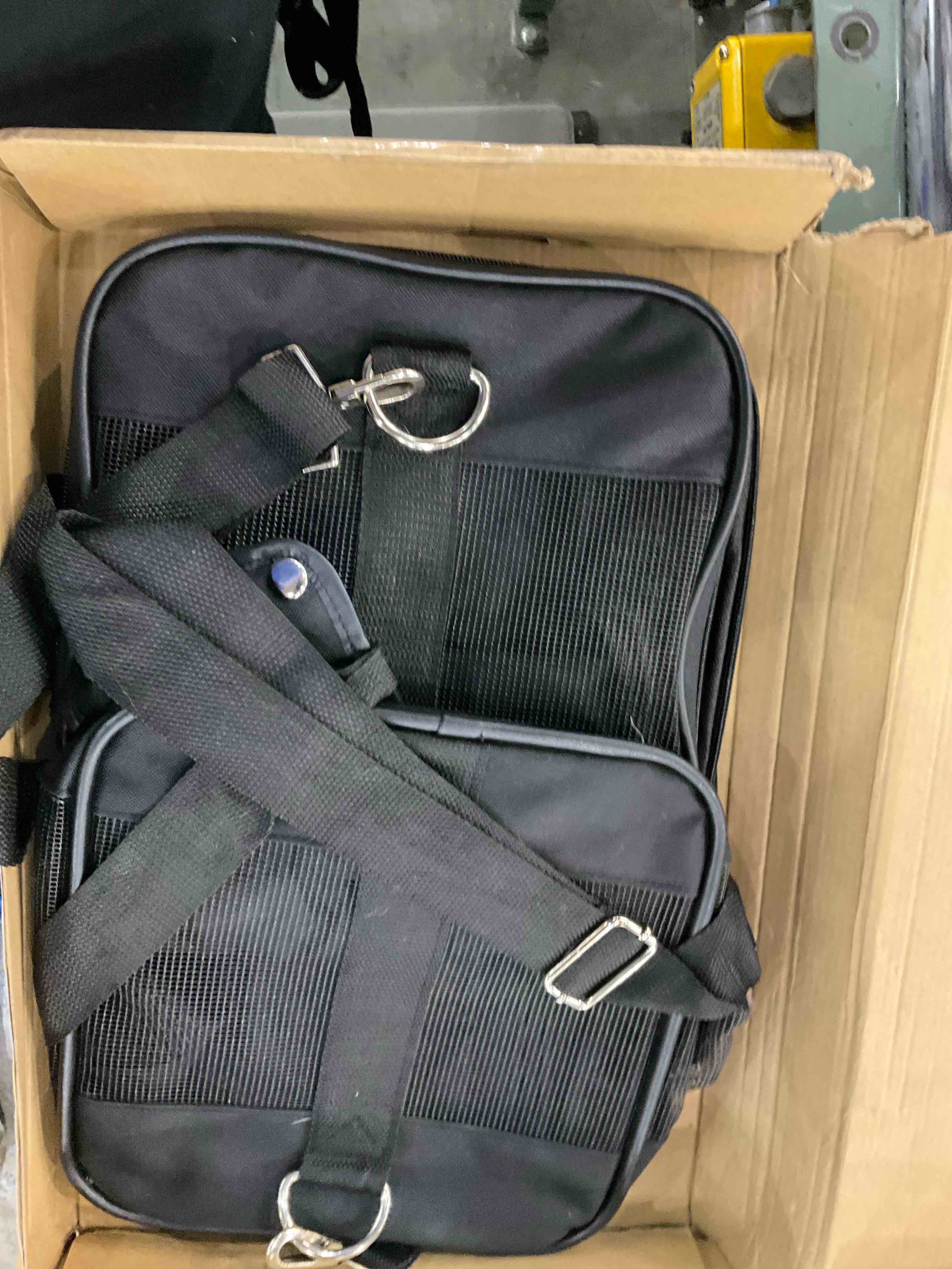 https://s3.amazonaws.com/lotting-images-prod/bidfta/EXS00918313_1701867690415.jpeg