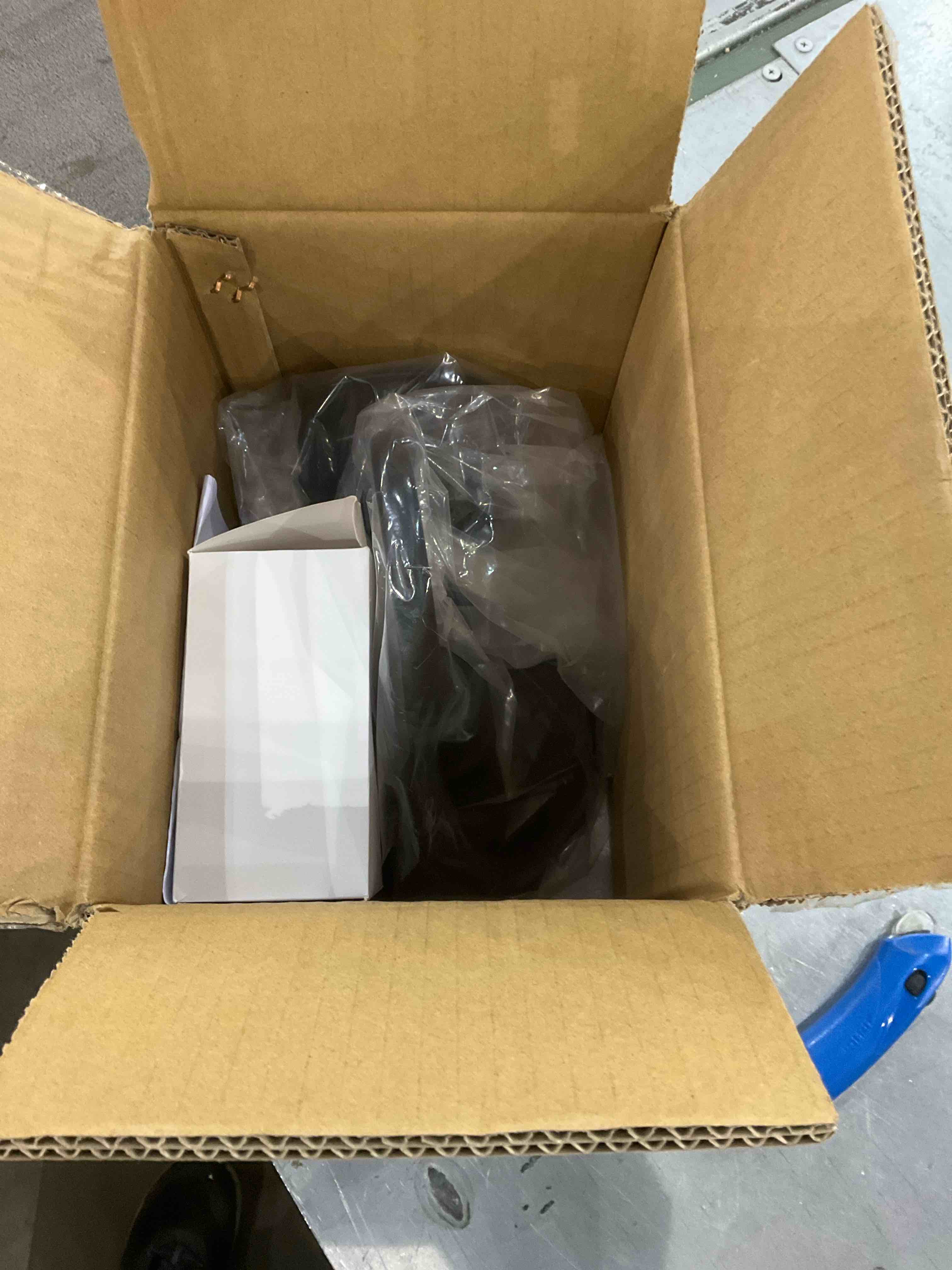 https://s3.amazonaws.com/lotting-images-prod/bidfta/EXS00919186_1701347392642.jpeg
