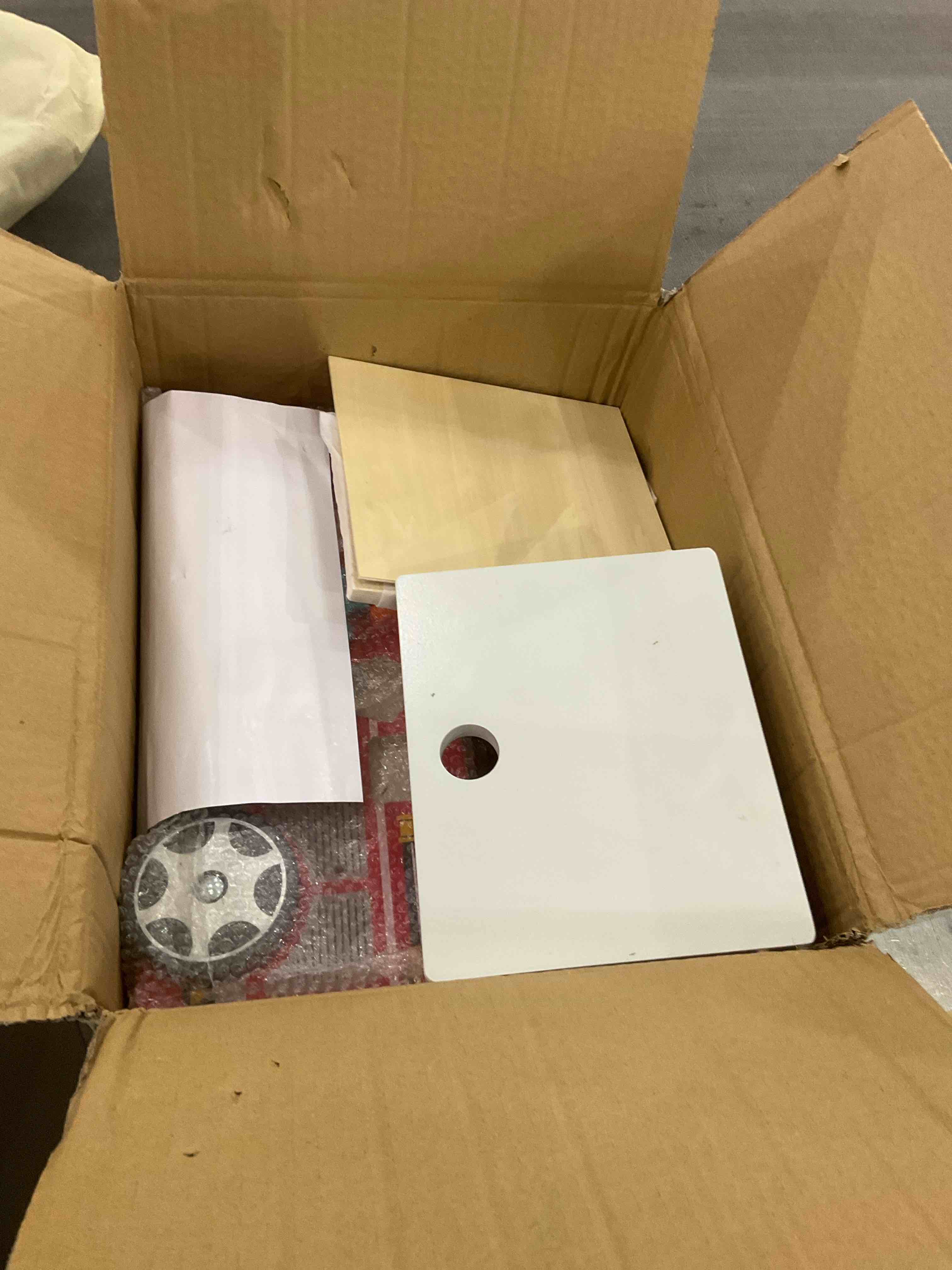 https://s3.amazonaws.com/lotting-images-prod/bidfta/EXS00919264_1701356694871.jpeg