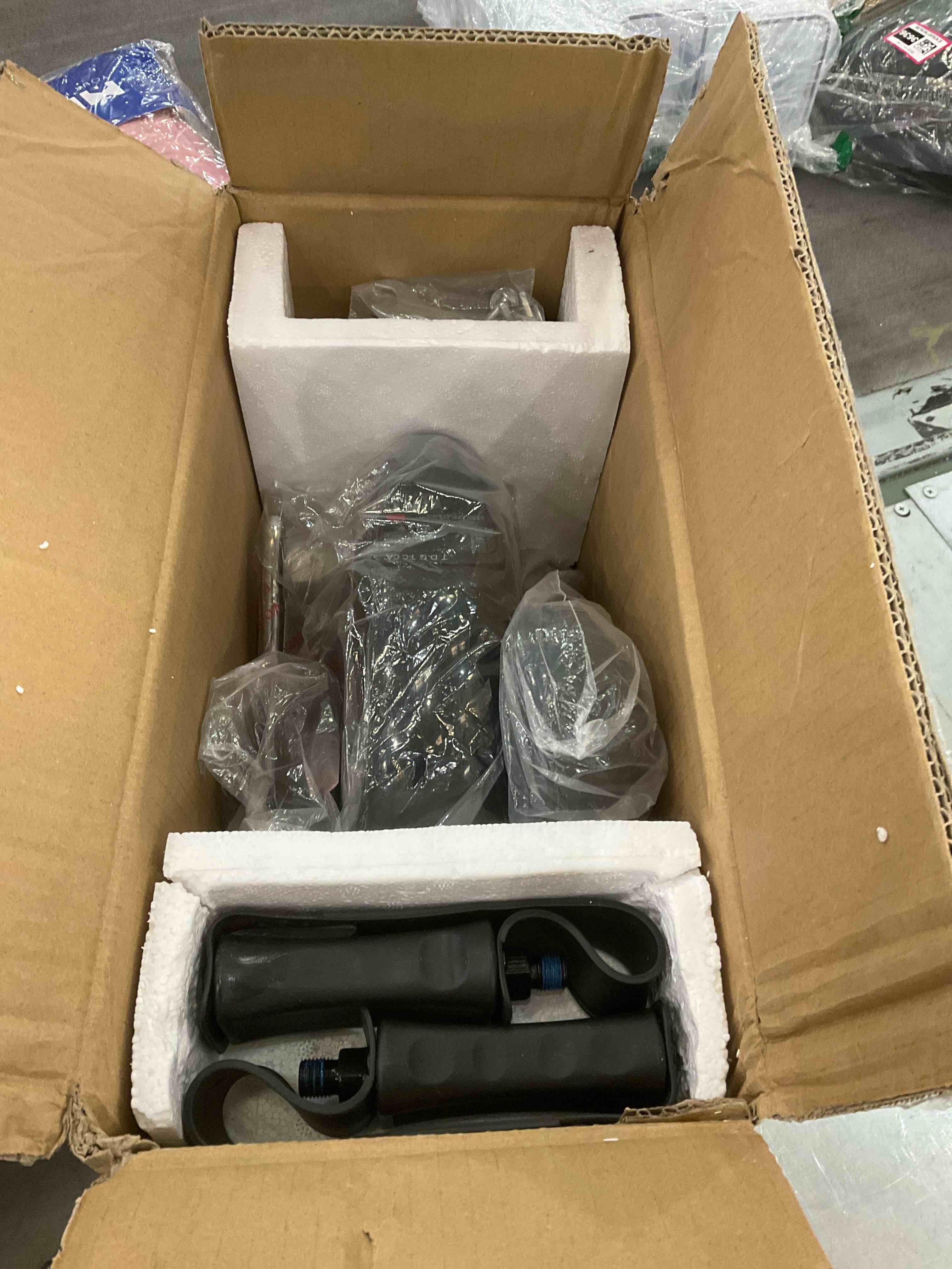 https://s3.amazonaws.com/lotting-images-prod/bidfta/EXS00919279_1701358277198.jpeg