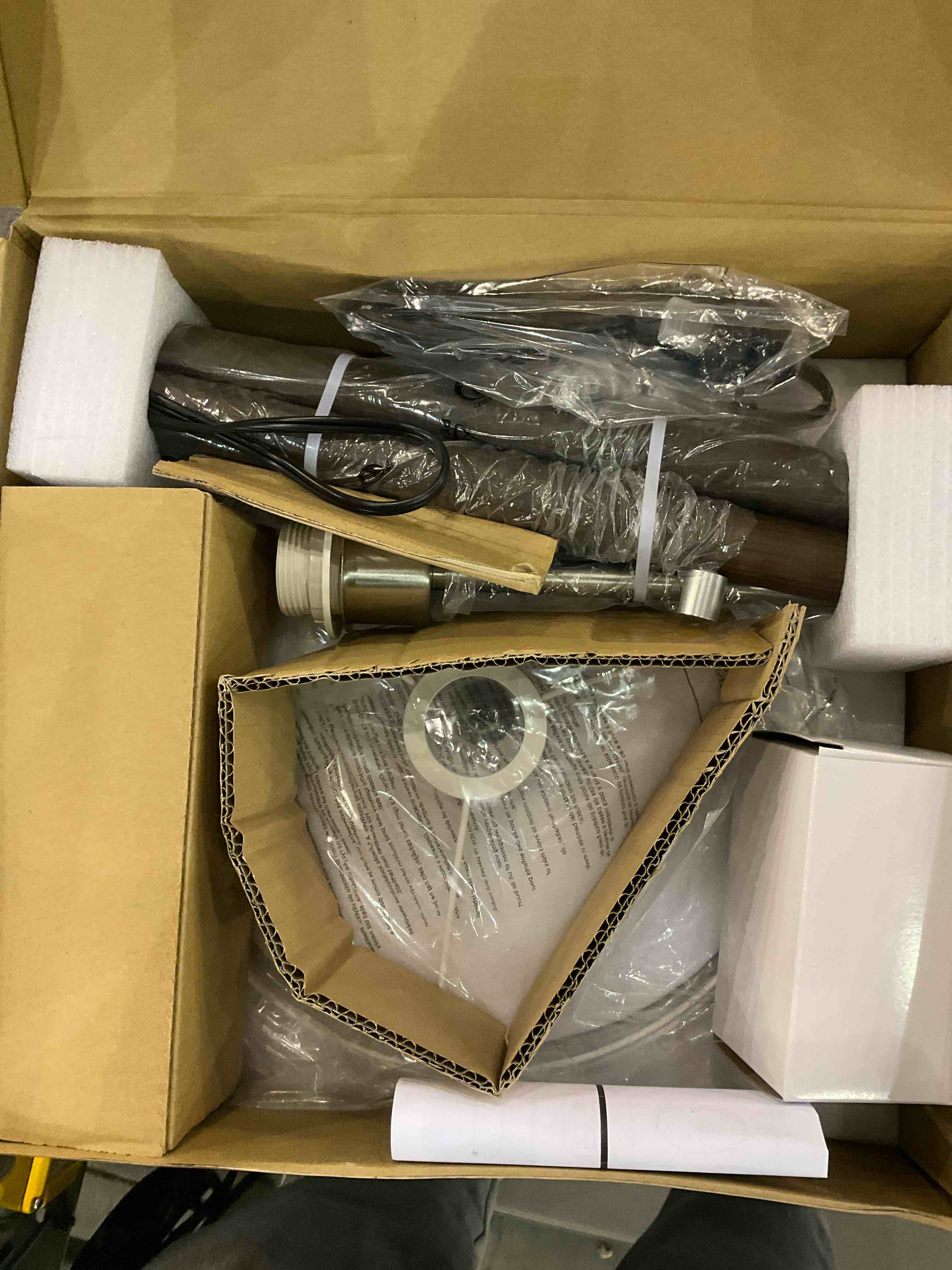 https://s3.amazonaws.com/lotting-images-prod/bidfta/EXS00919720_1702386689780.jpeg
